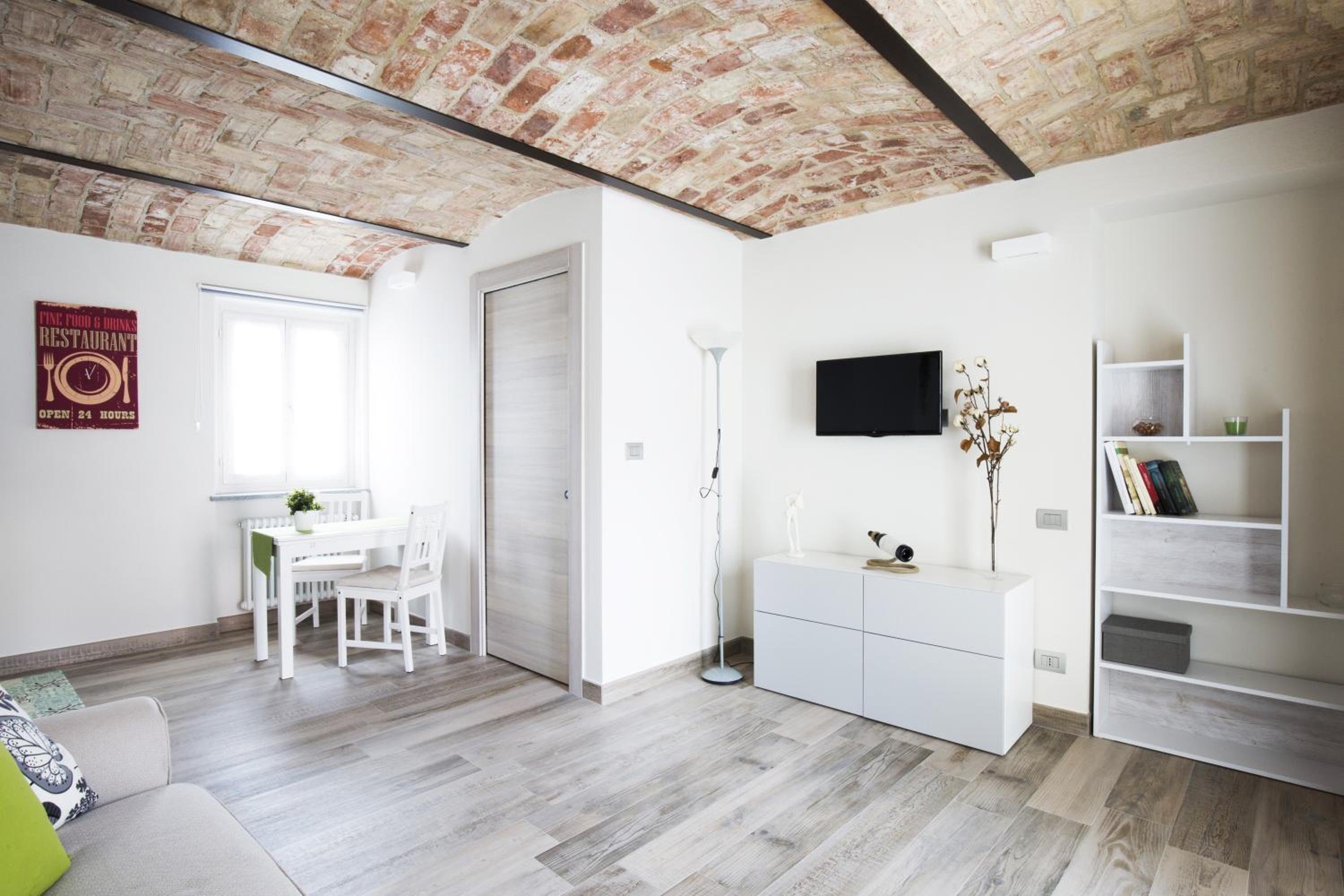 Studio Apartment photo 1