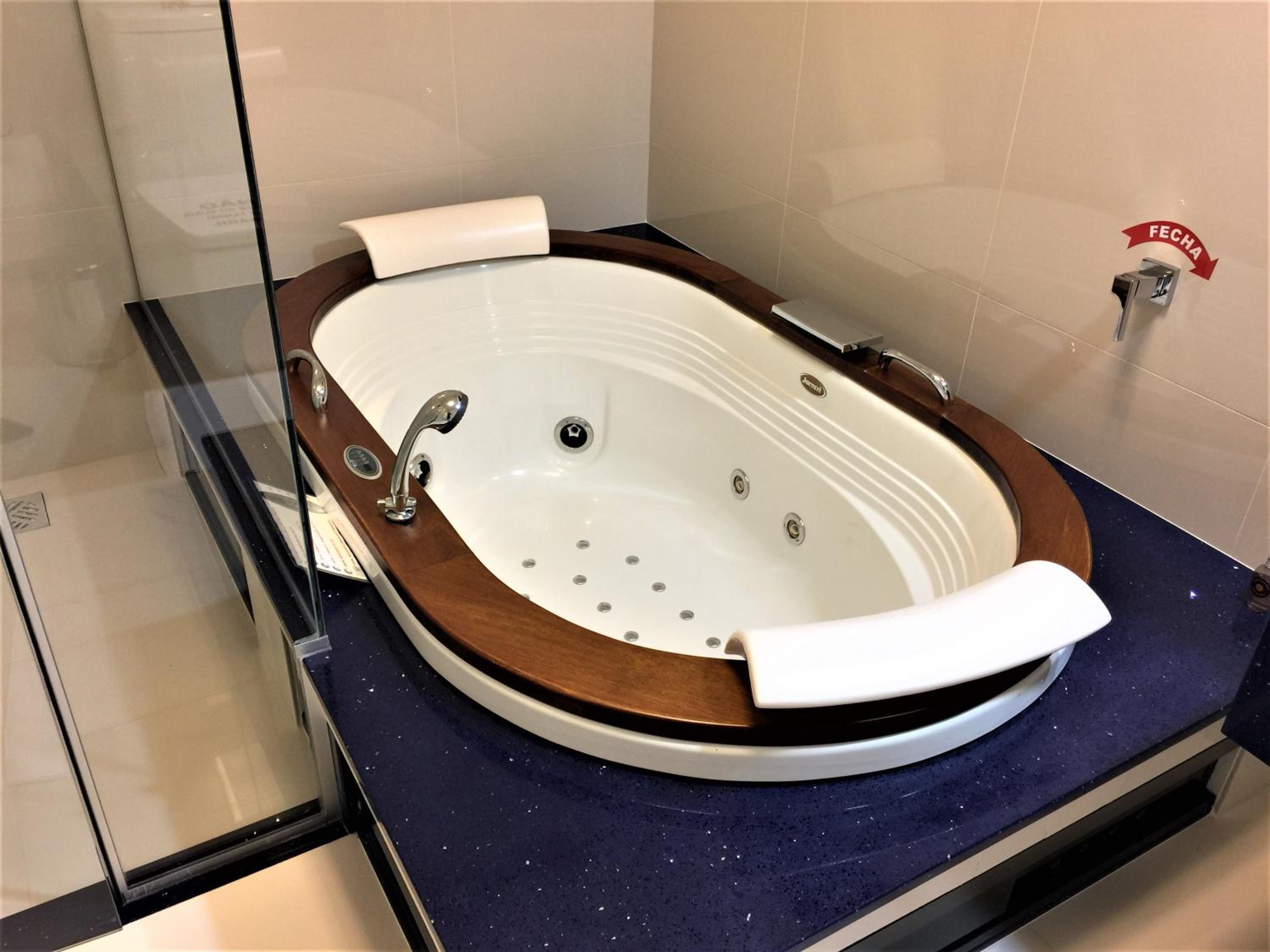 King Suite With Spa Bath photo 2
