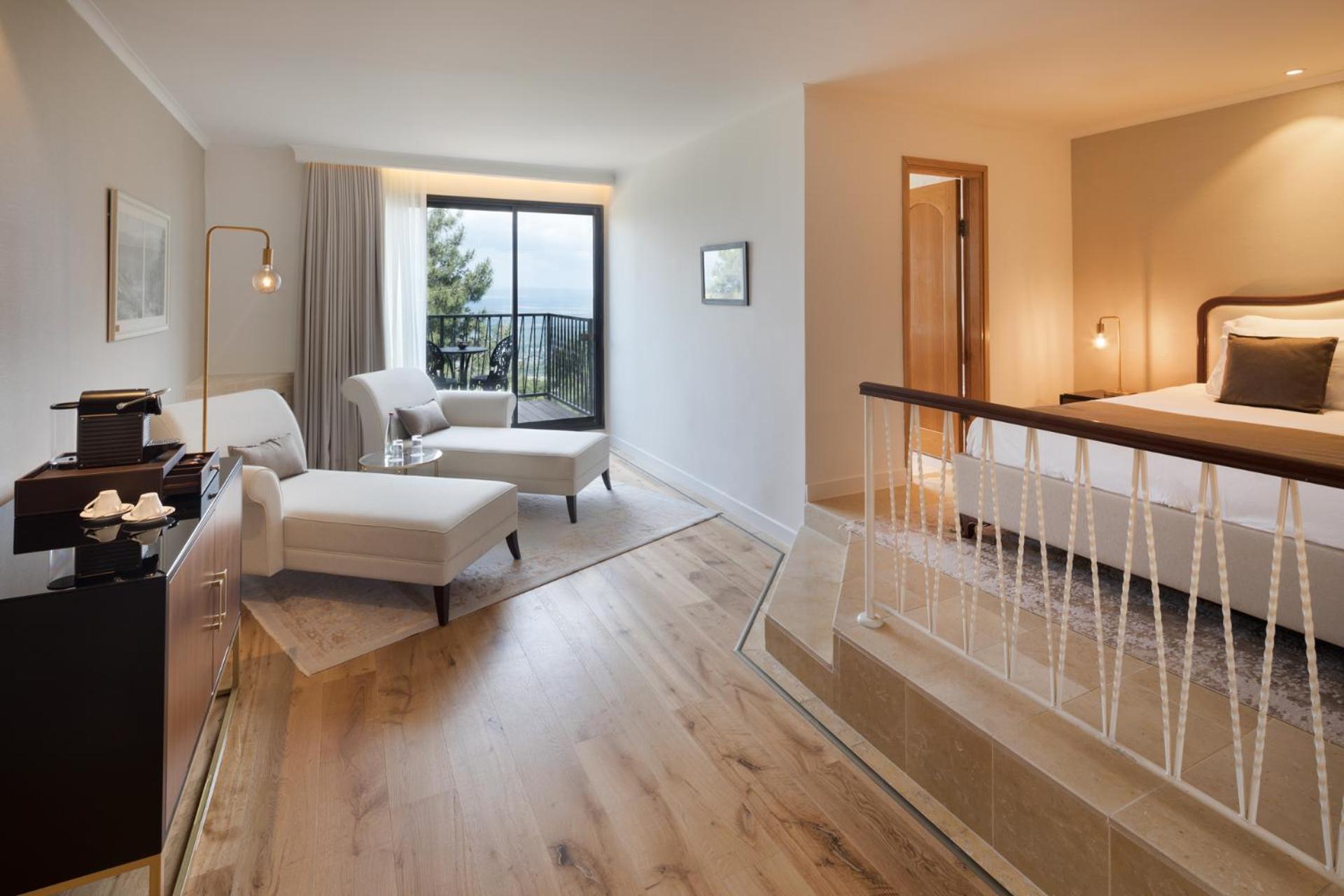 Deluxe Suite with Spa Bath