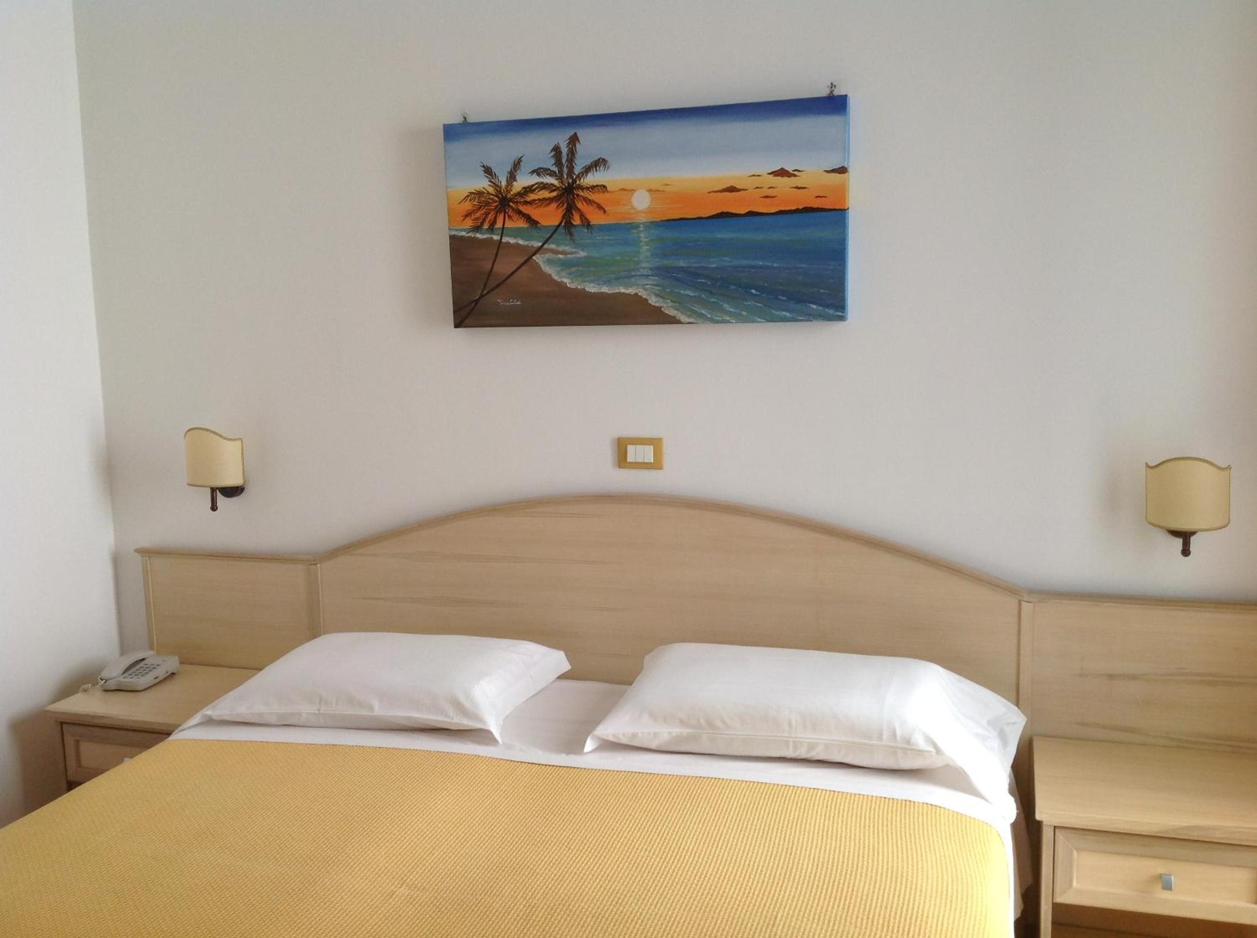 Deluxe Double Room - Photo 17