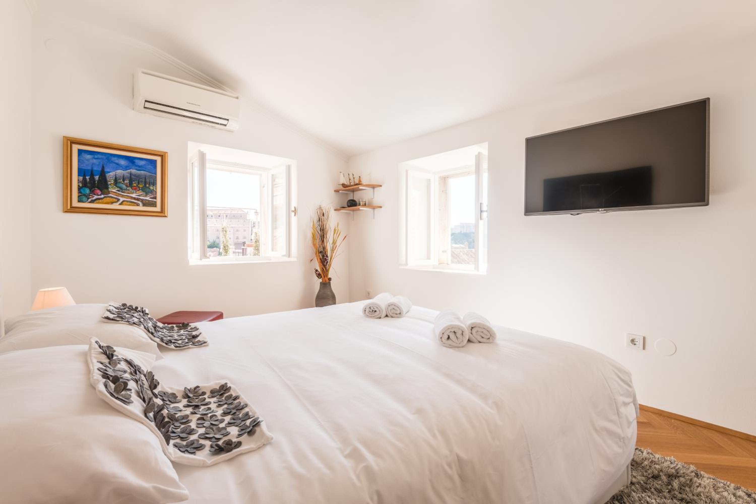 Three Bedroom Apartment with Balcony