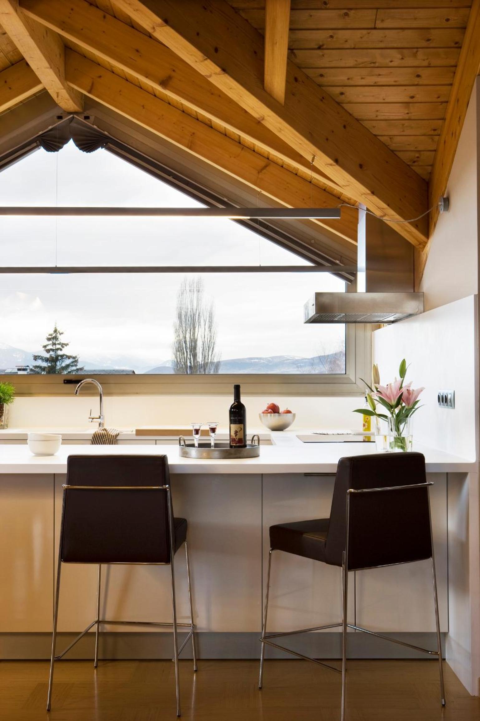 Loft Apartment with Lake and Mountain View photo 3