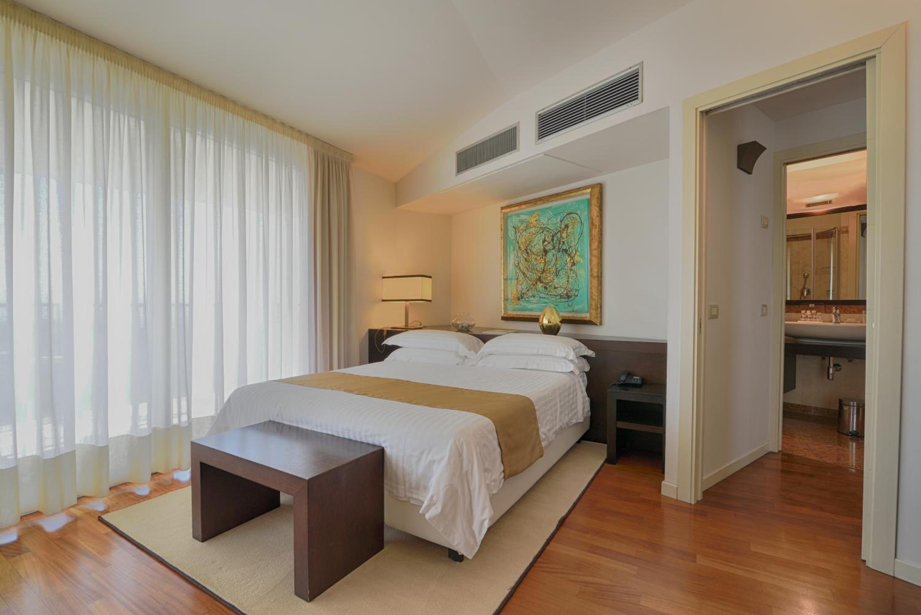 Superior Junior Suite with Balcony photo 2