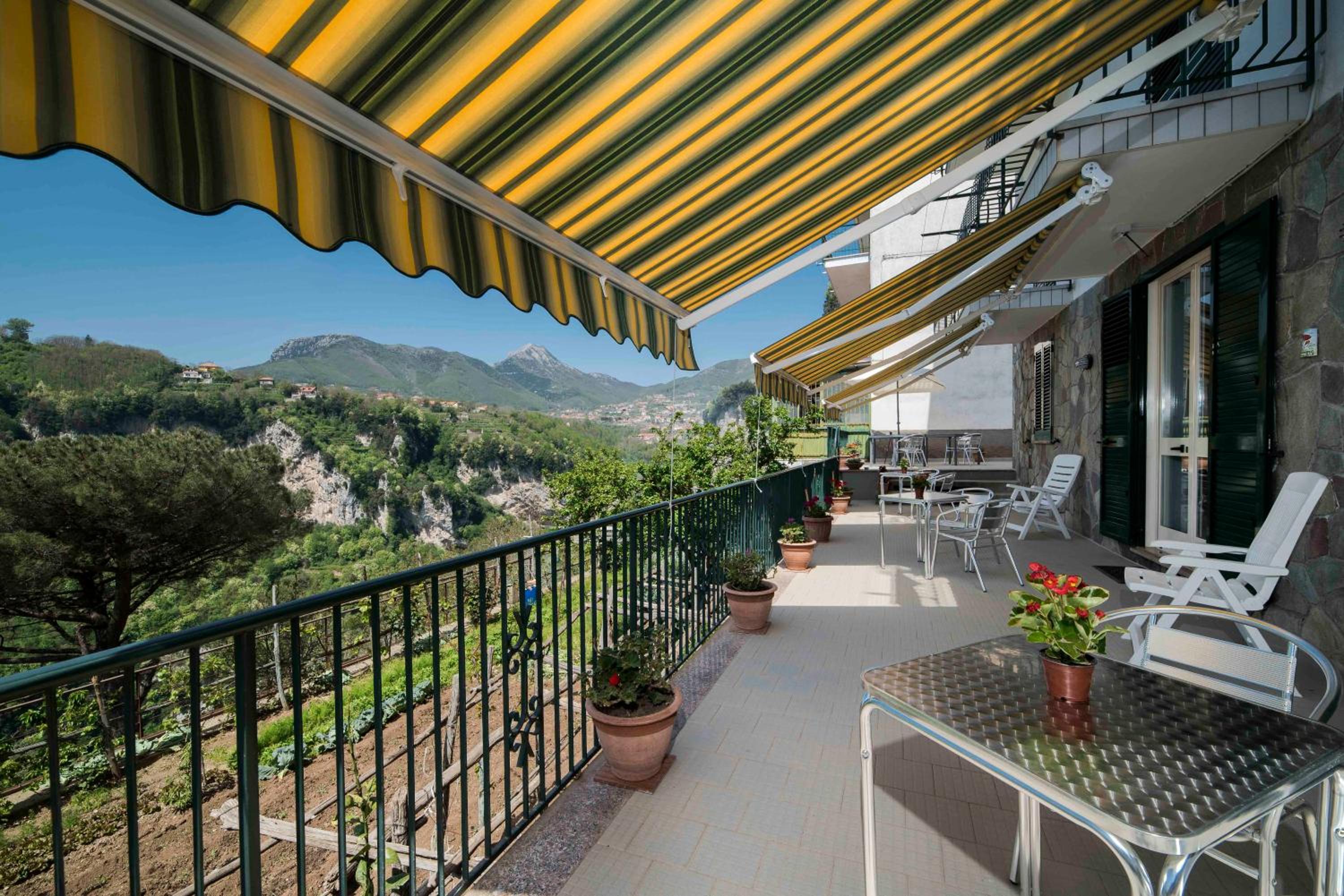 Double Room with Terrace - Photo 3