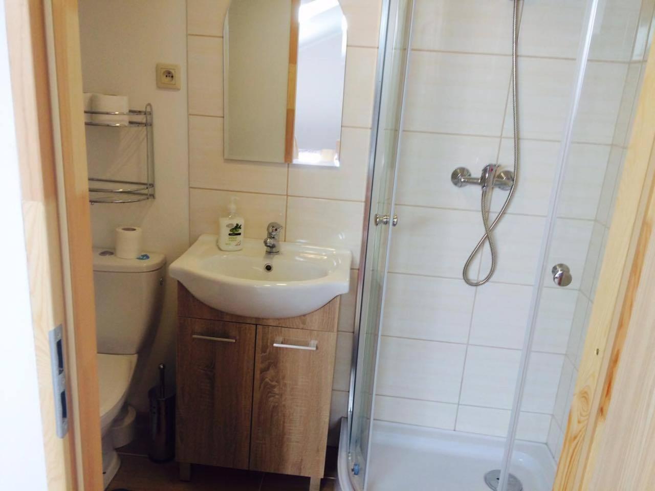 Quadruple Room with Bathroom - Photo 2