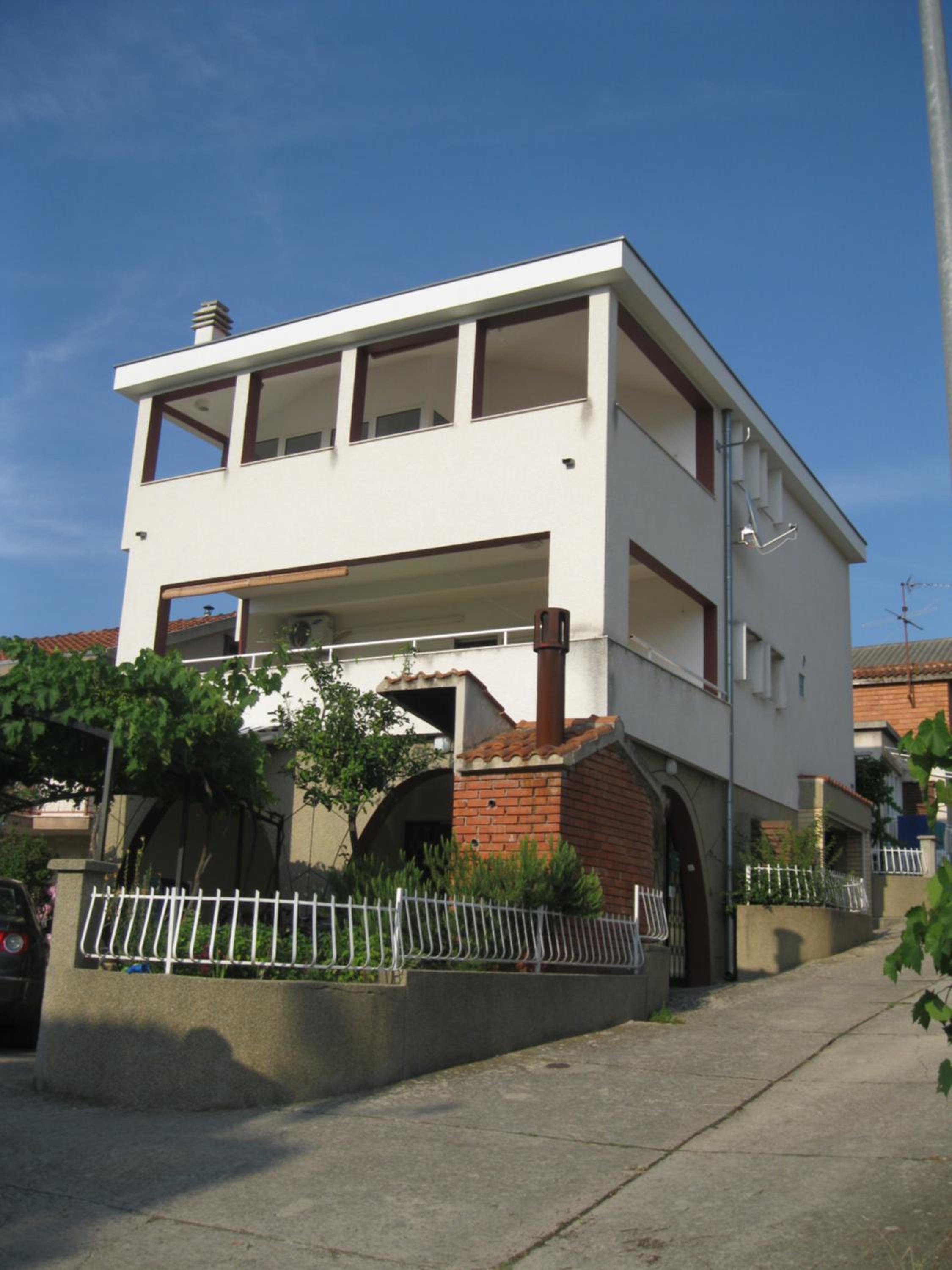 Apartment photo 2