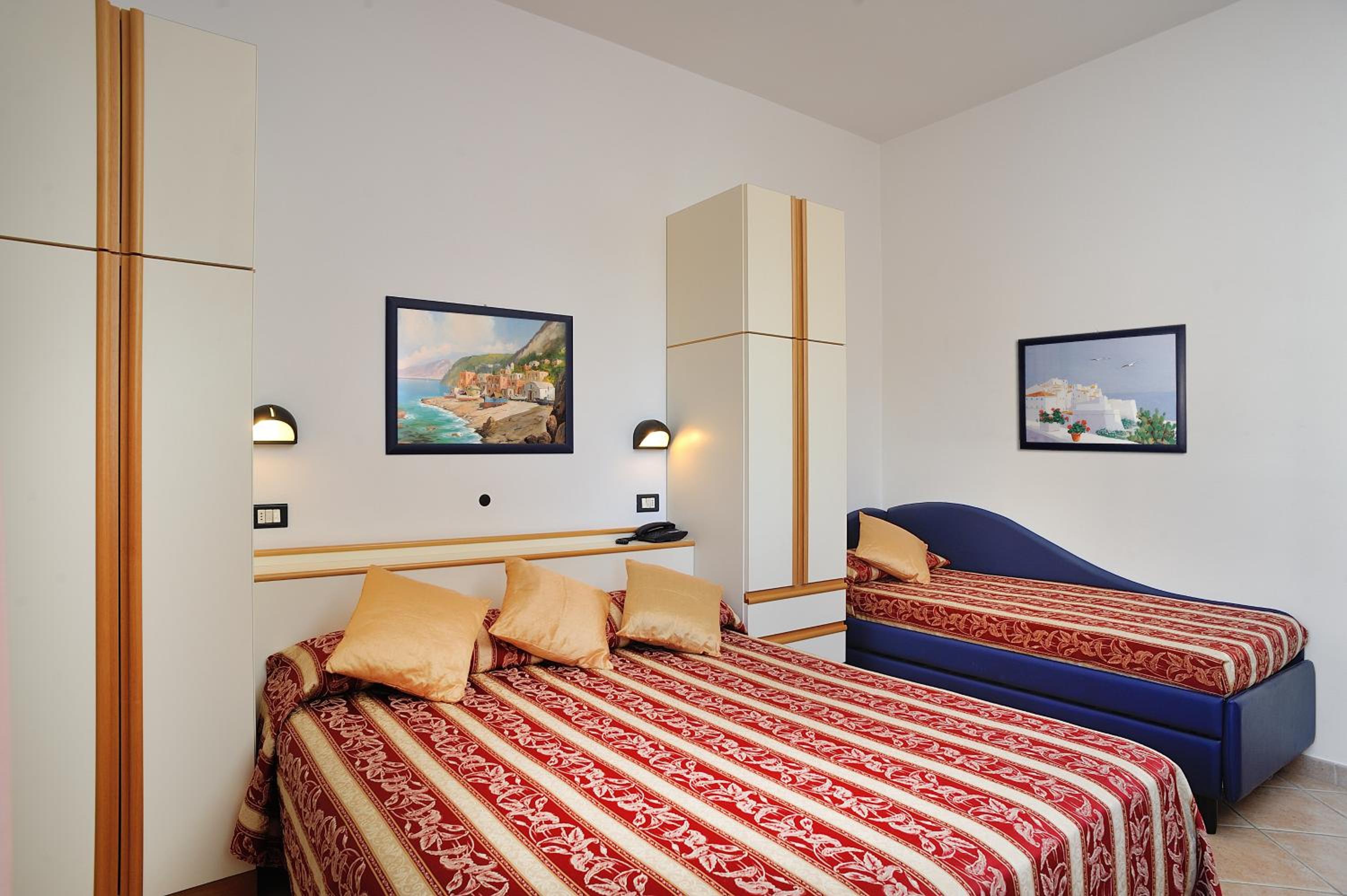 Triple Room with Private Bathroom - Photo 1