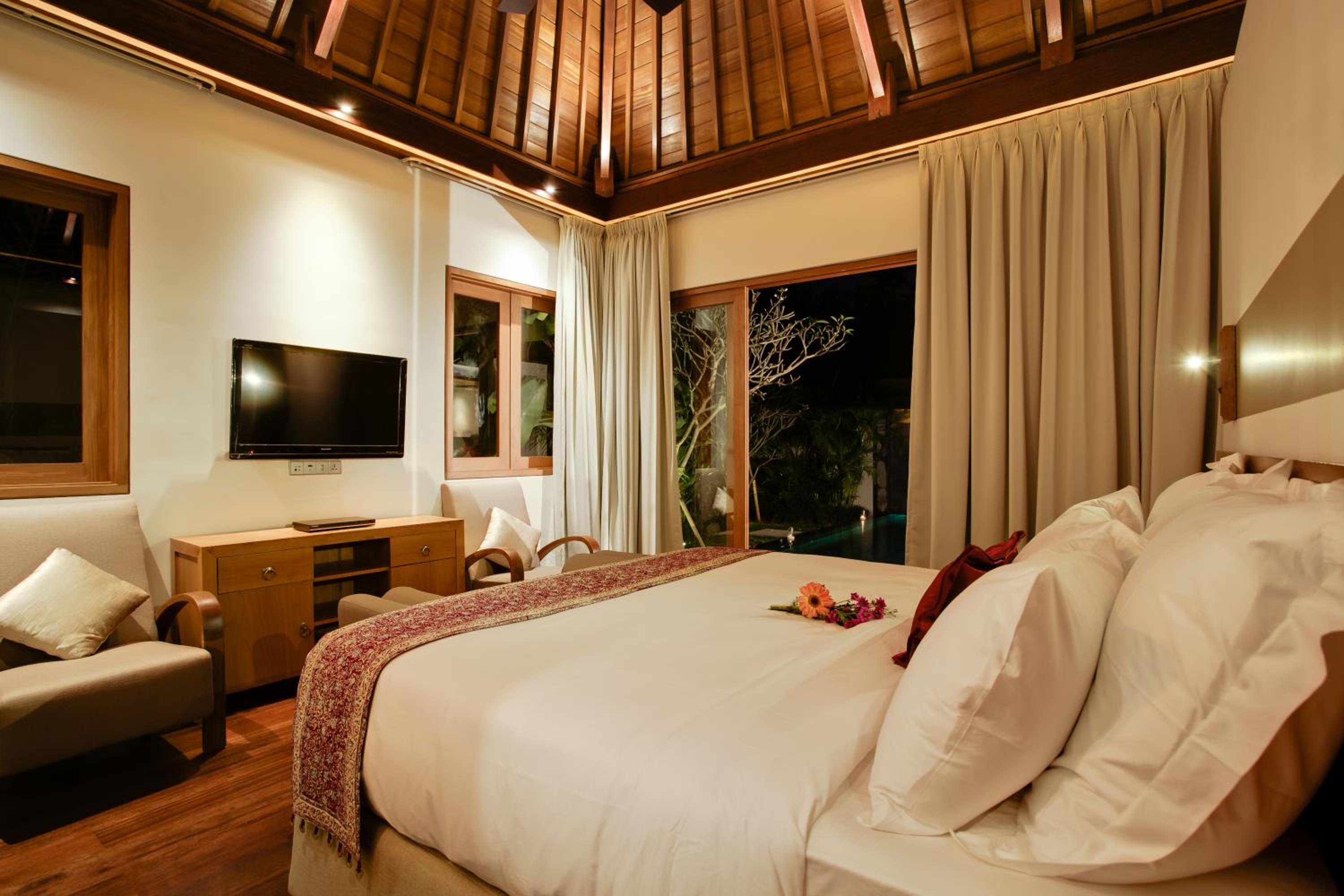 Deluxe Two-Bedroom Villa With Private Pool photo 3