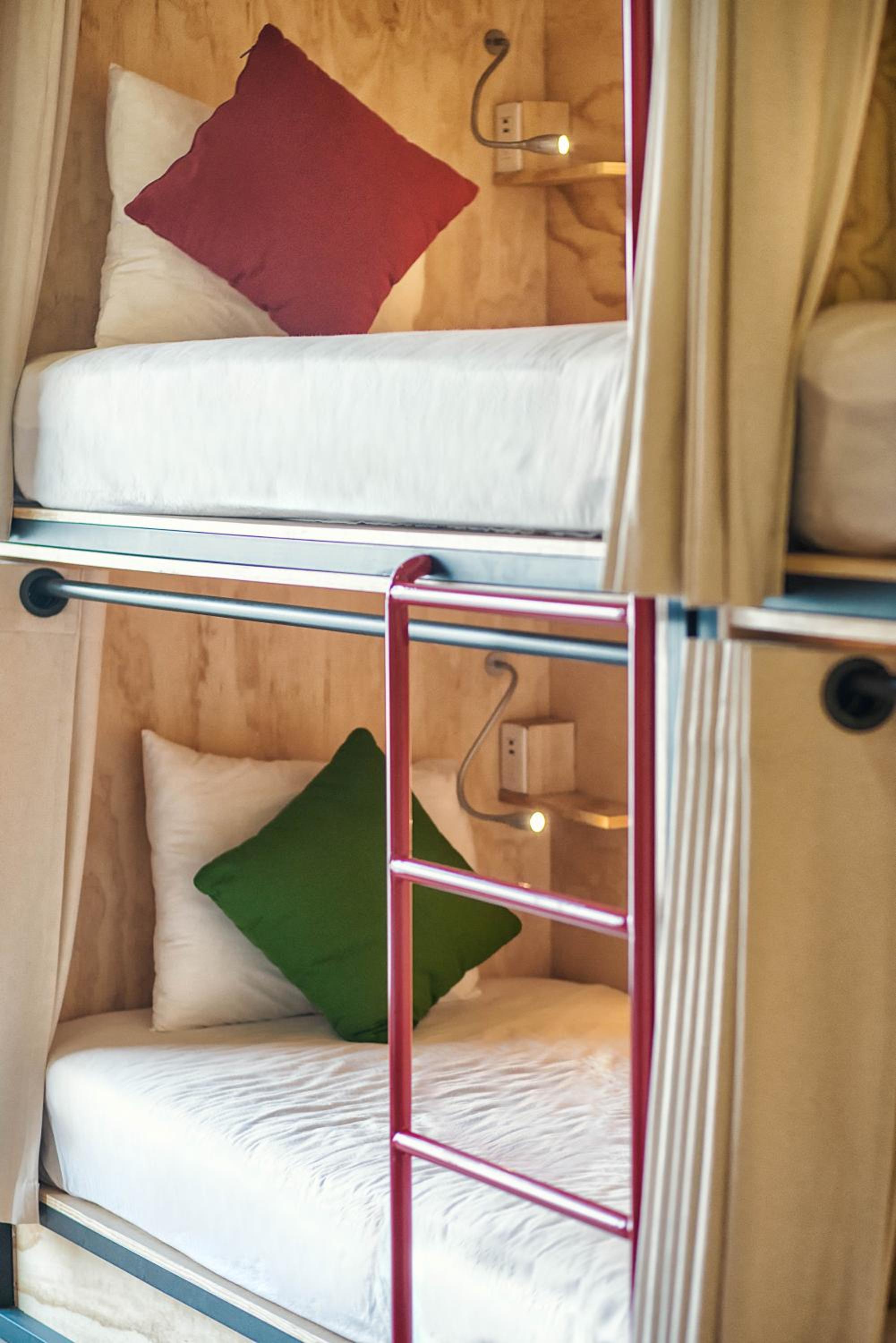 Bed in 10-Bed Female Dormitory Room photo 3