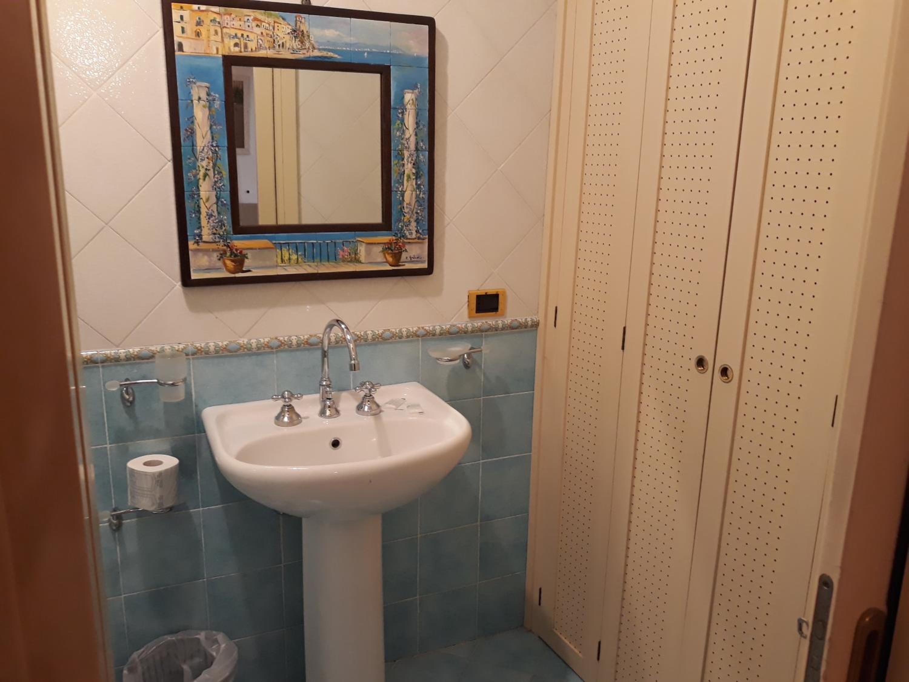 Double Room with Private Bathroom - Photo 2