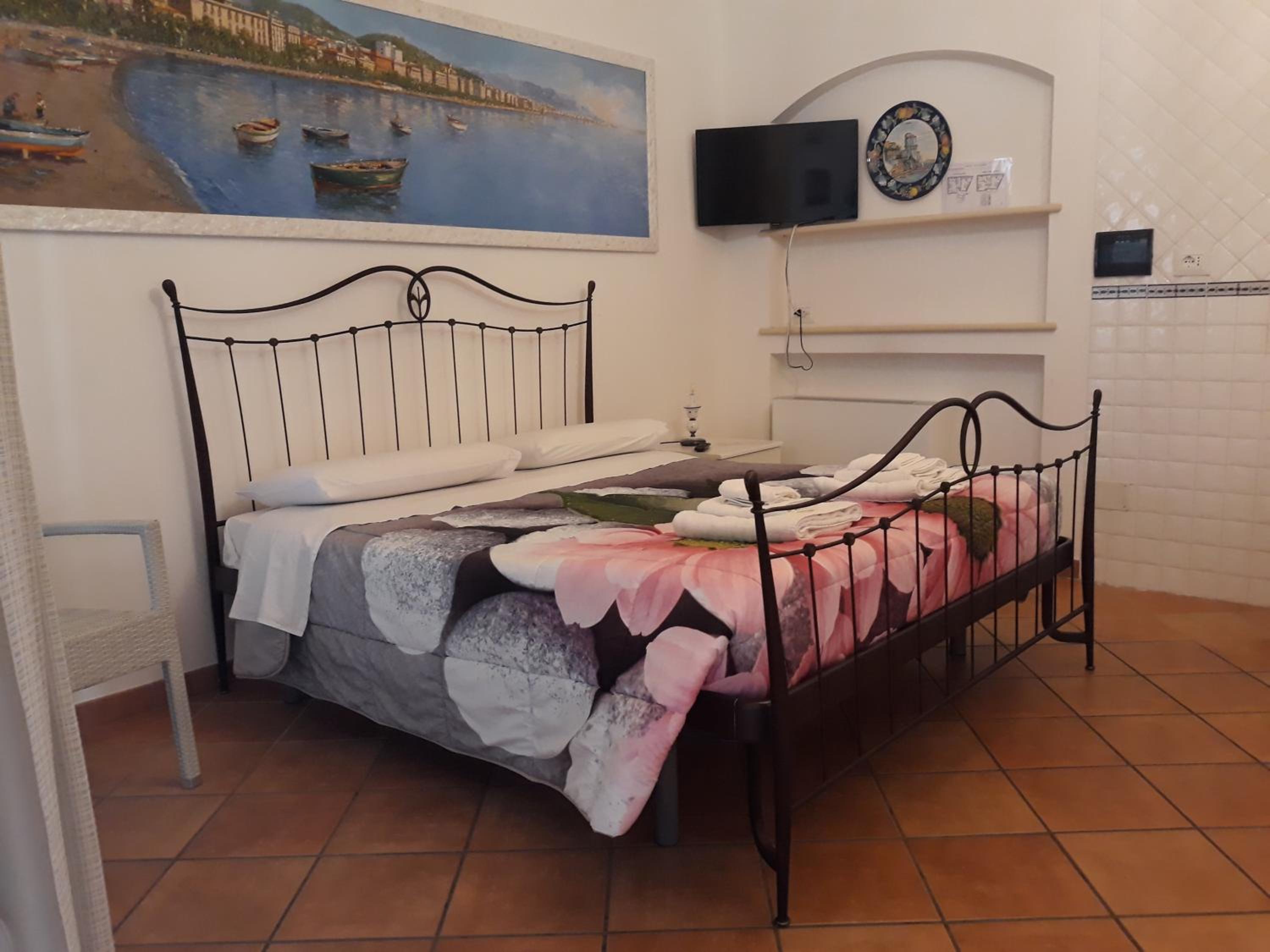 Double Room with Private Bathroom - Photo 3