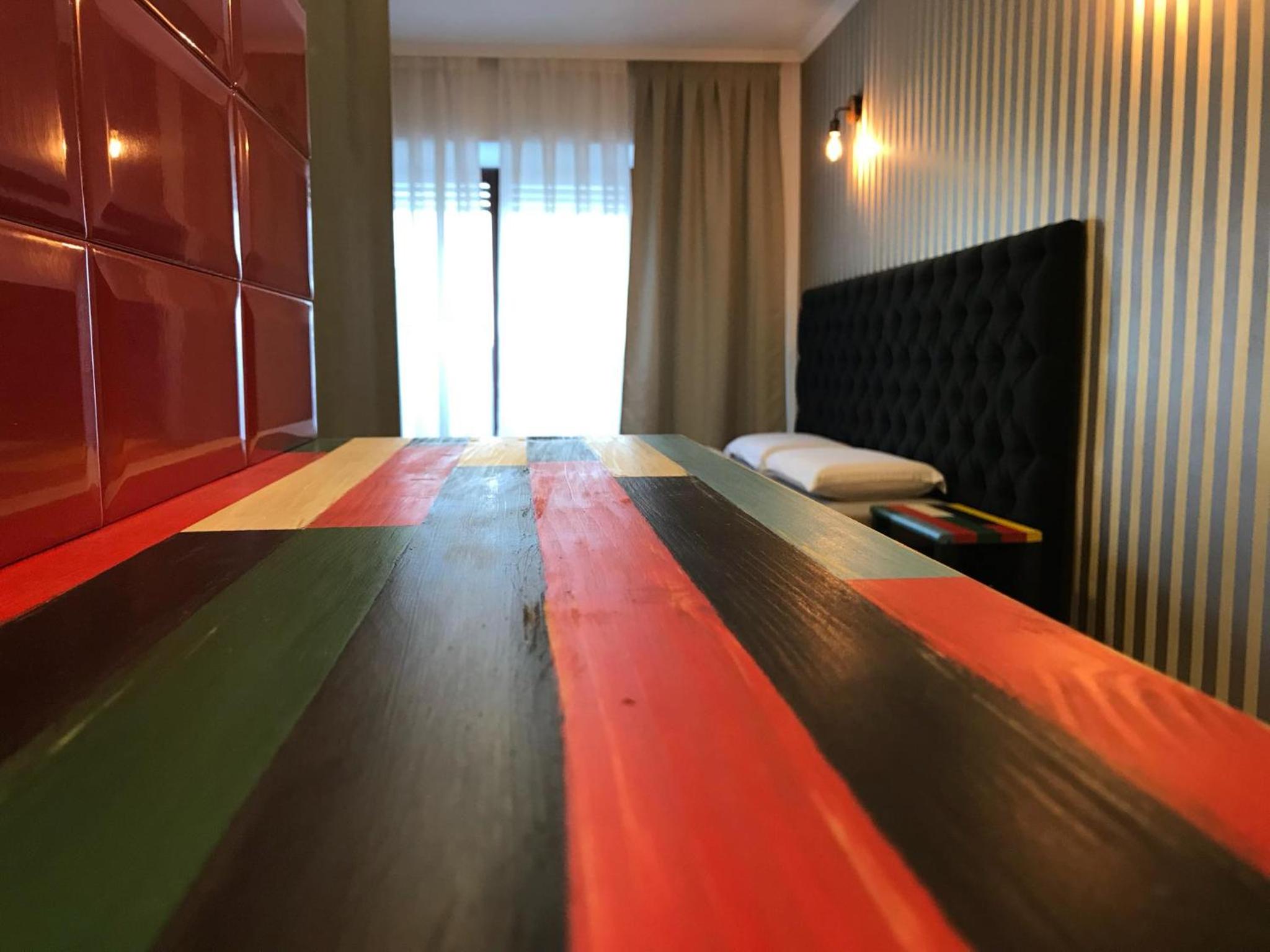 Apartment with Balcony - Photo 4