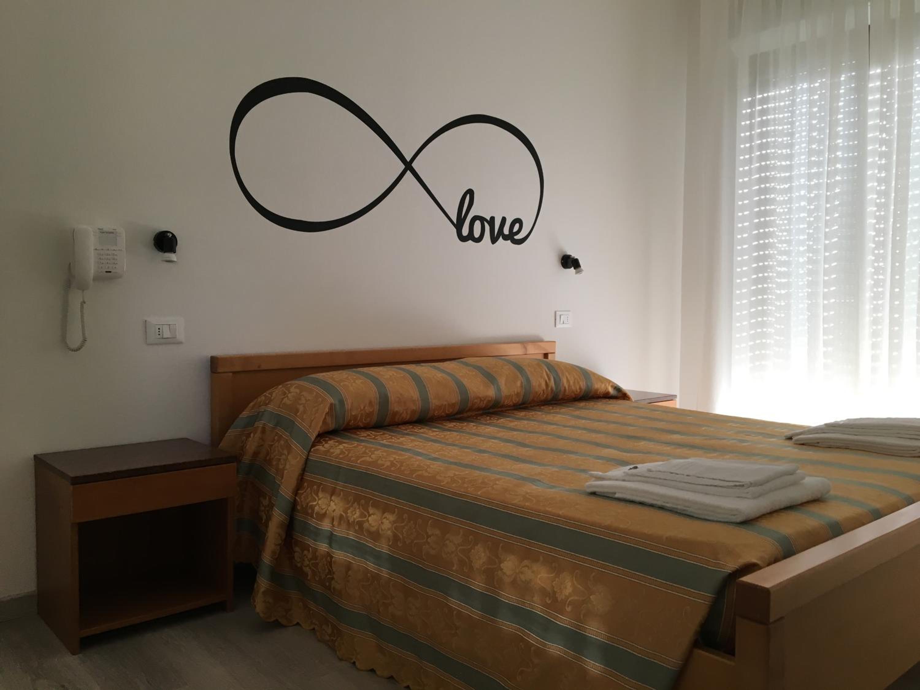 Double Room - Photo 3