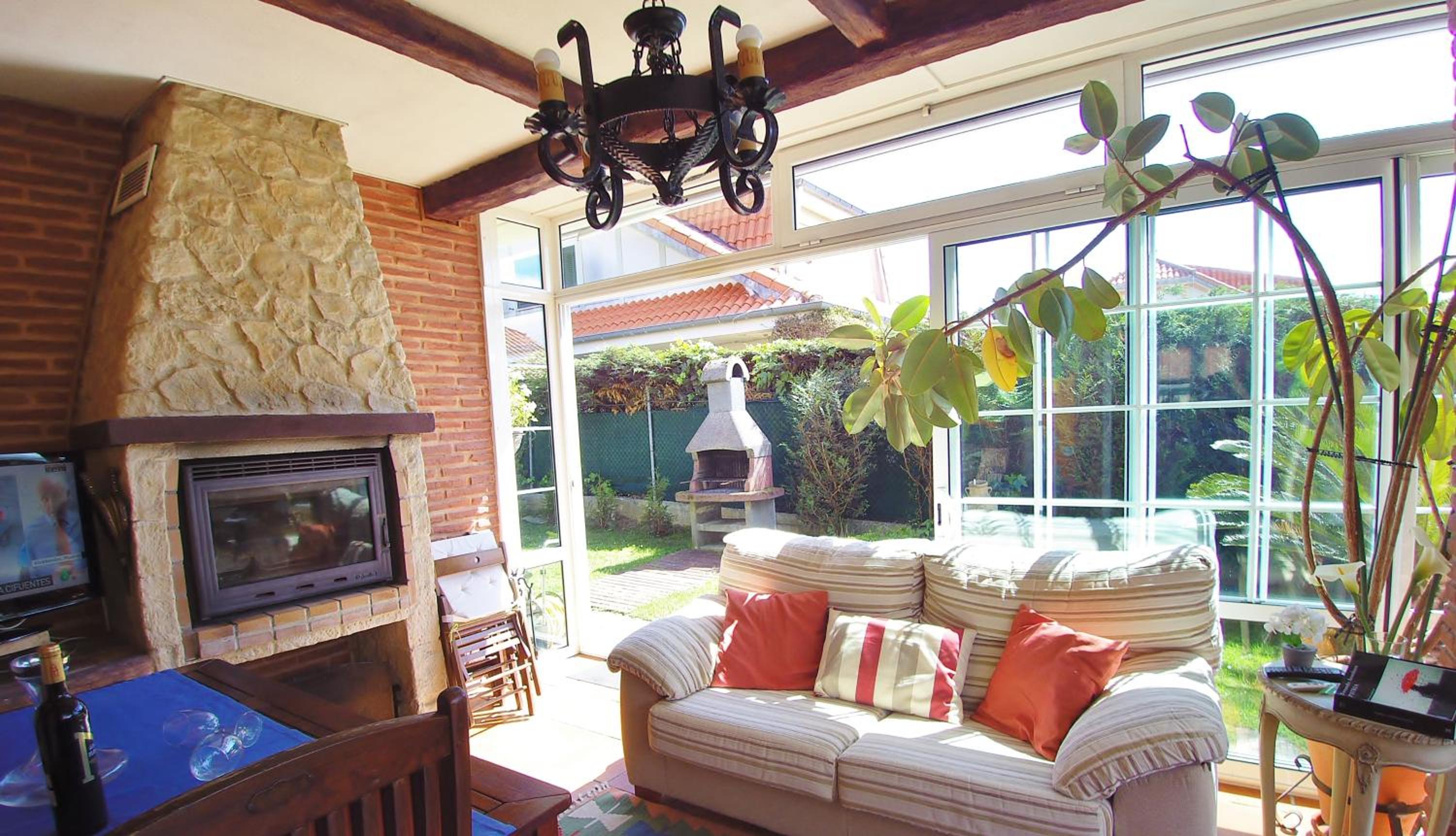 Three-Bedroom House photo 2