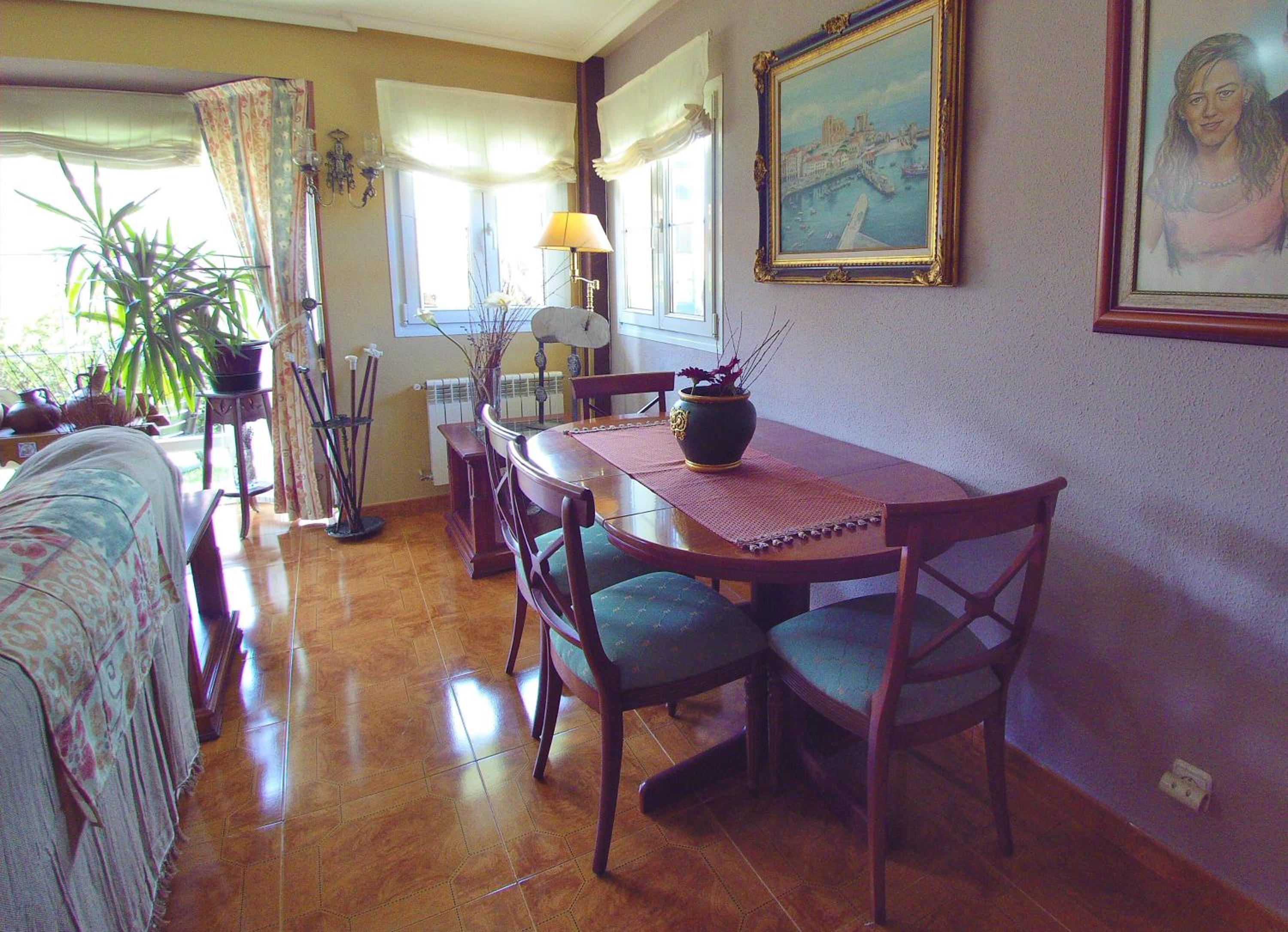 Three-Bedroom House photo 3