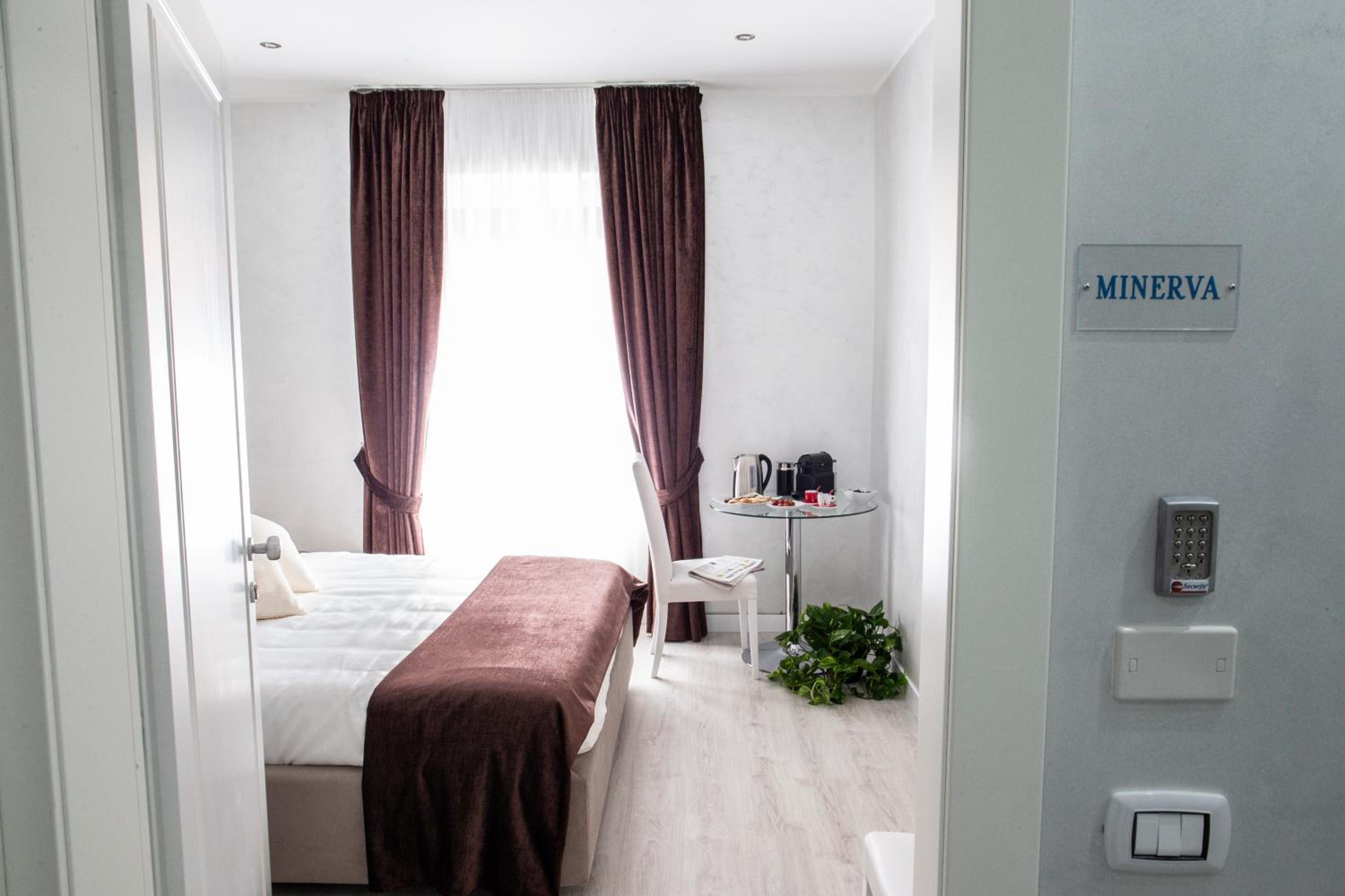Superior King Room photo 1