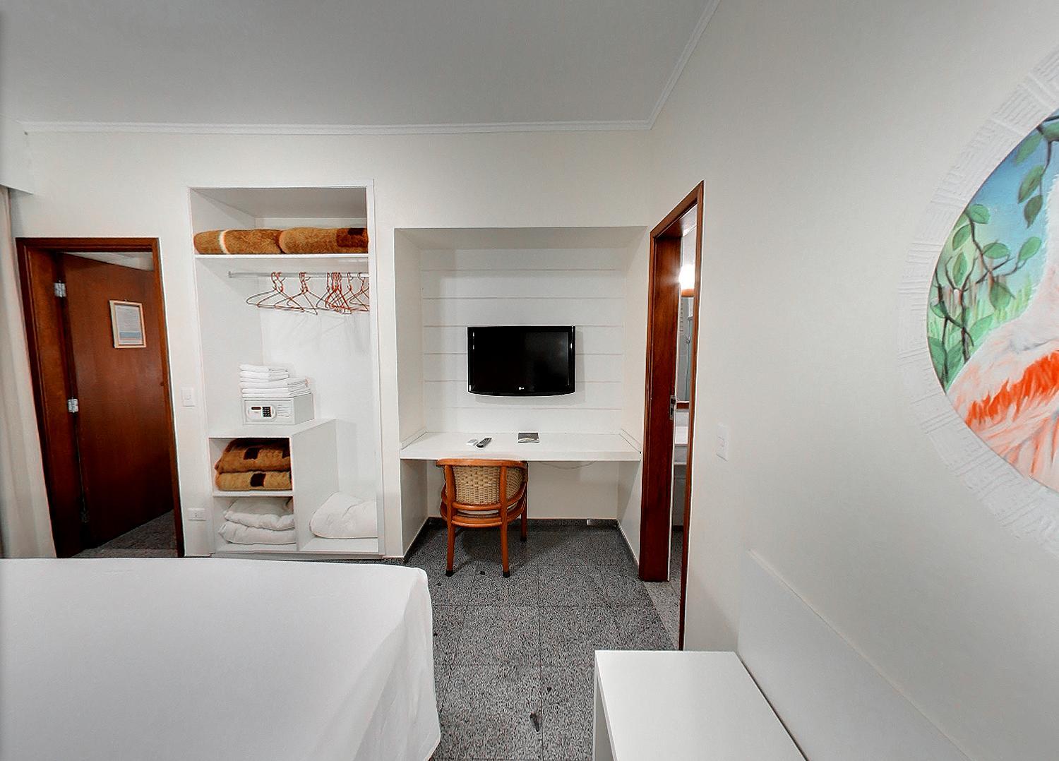 Standard Queen Room photo 2