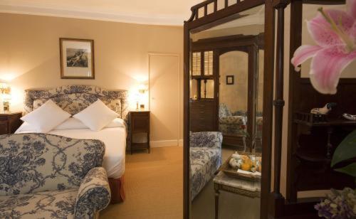 Suite - Photo 1