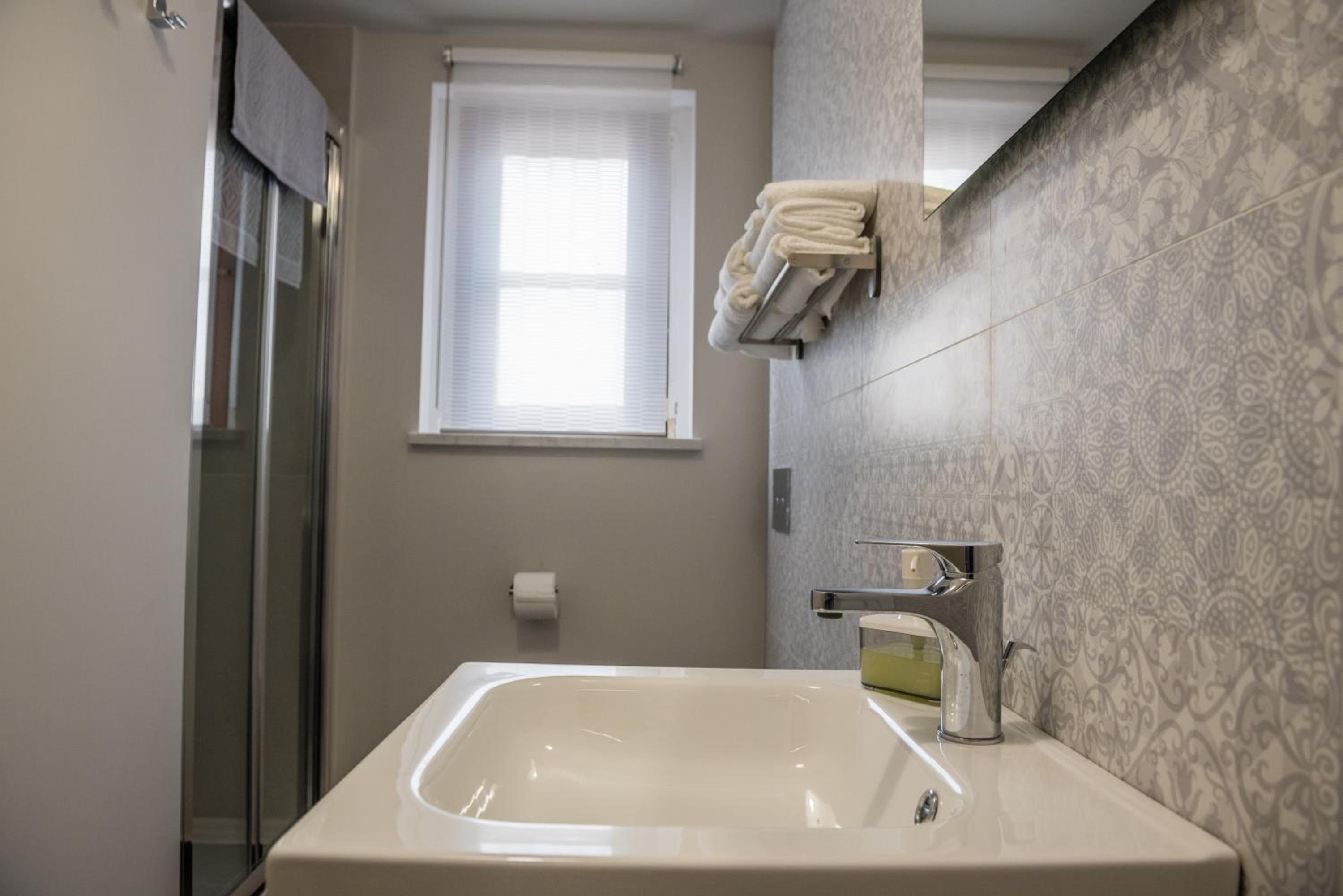 Studio Apartment - Photo 35