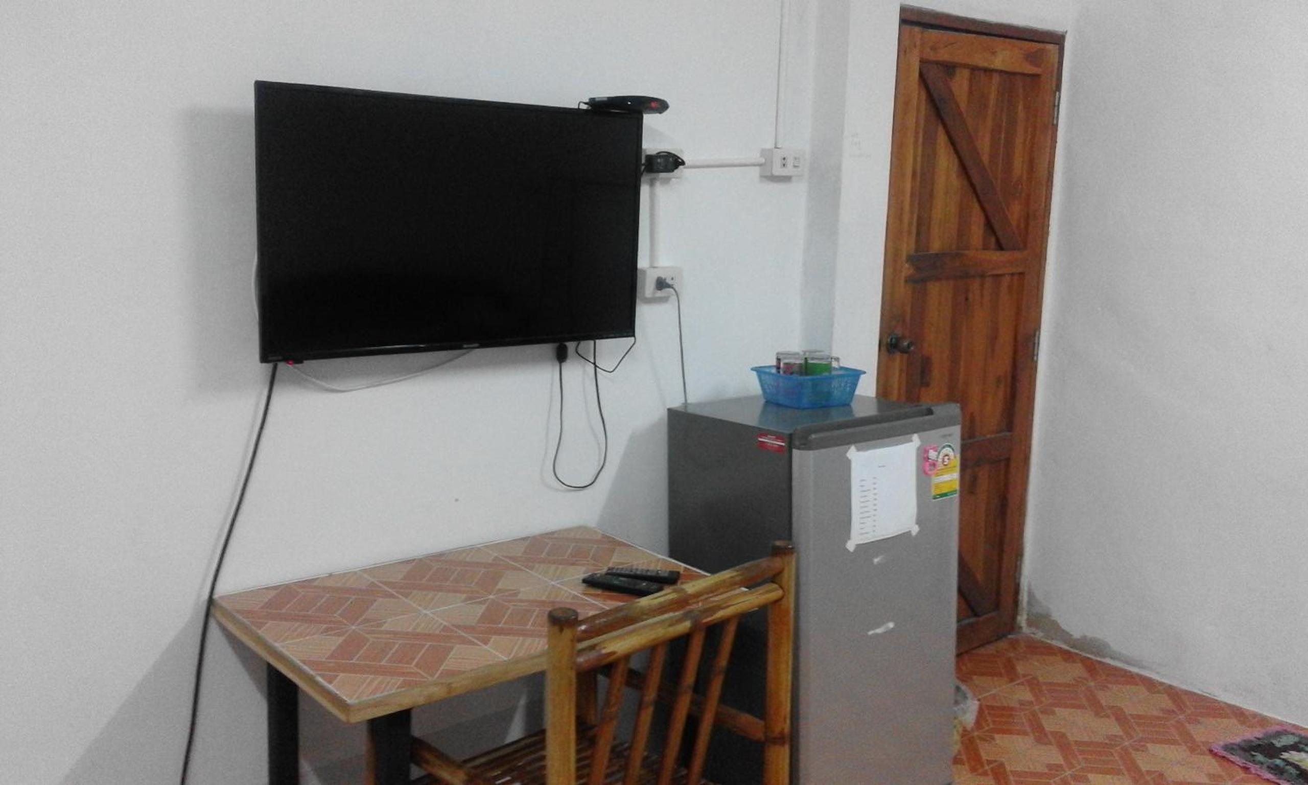 Family Room - Disability Access - Photo 10