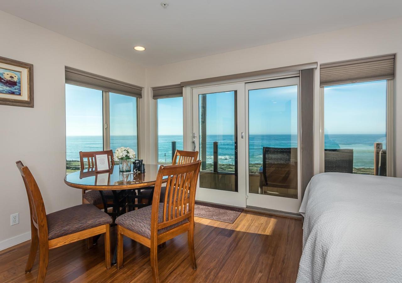 Superior Queen Room with Two Queen Beds and Ocean view photo 3