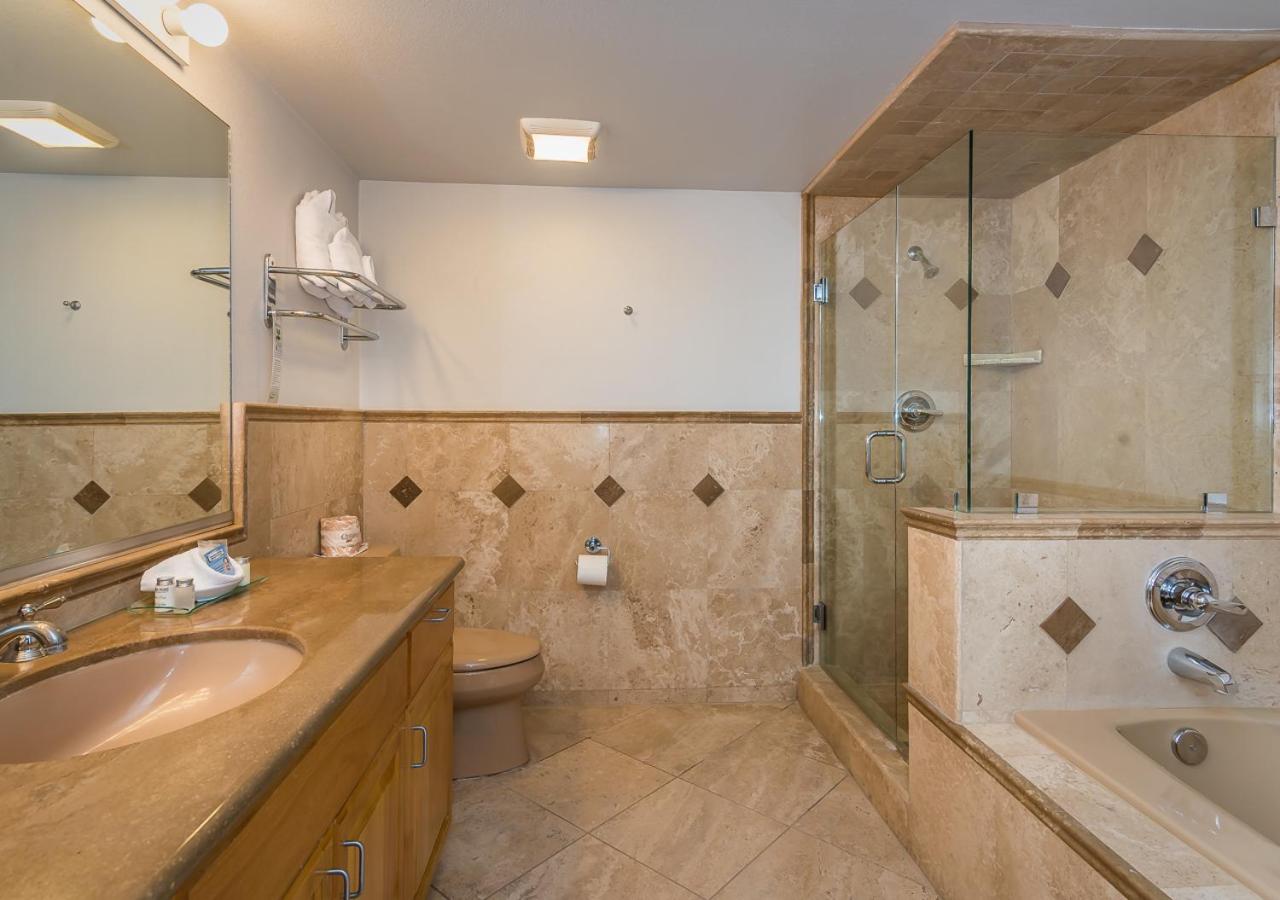 Deluxe King Room with Ocean View photo 2