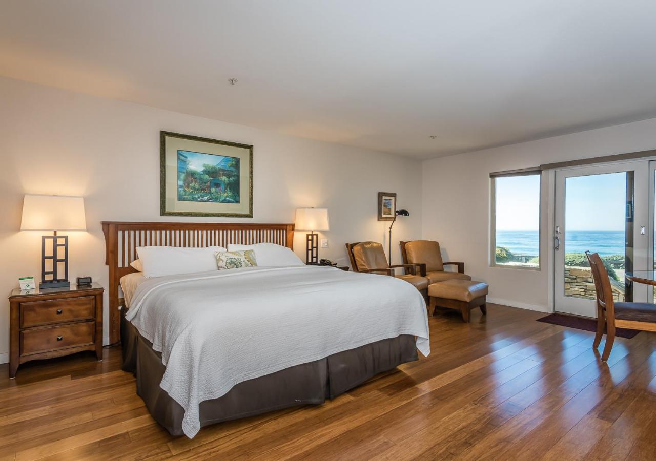 Deluxe King Room with Ocean View photo 1