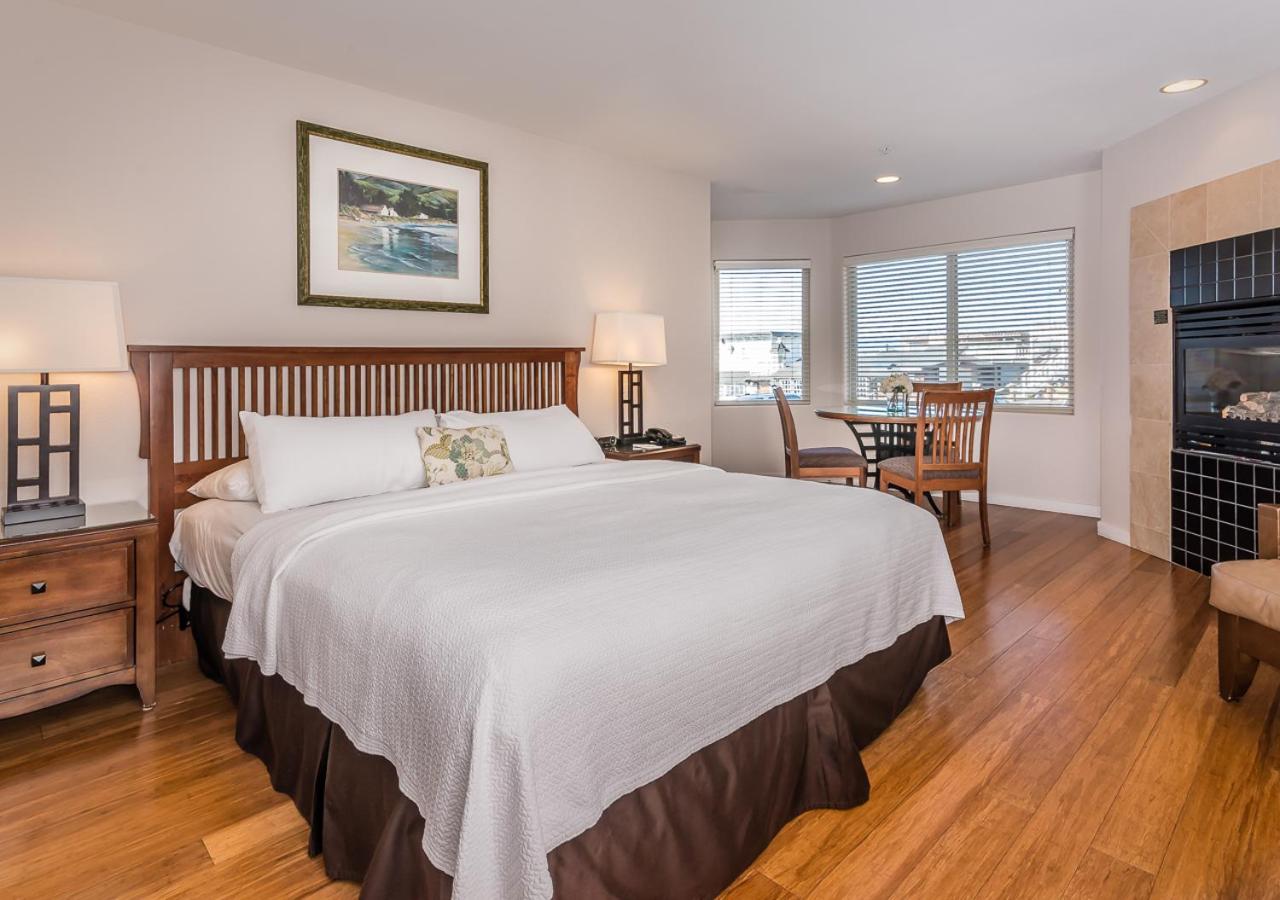 Deluxe King Room photo 1