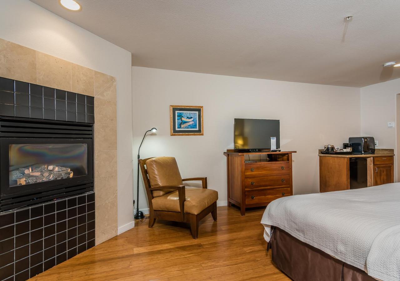 Queen Room with Two Queen Beds photo 1