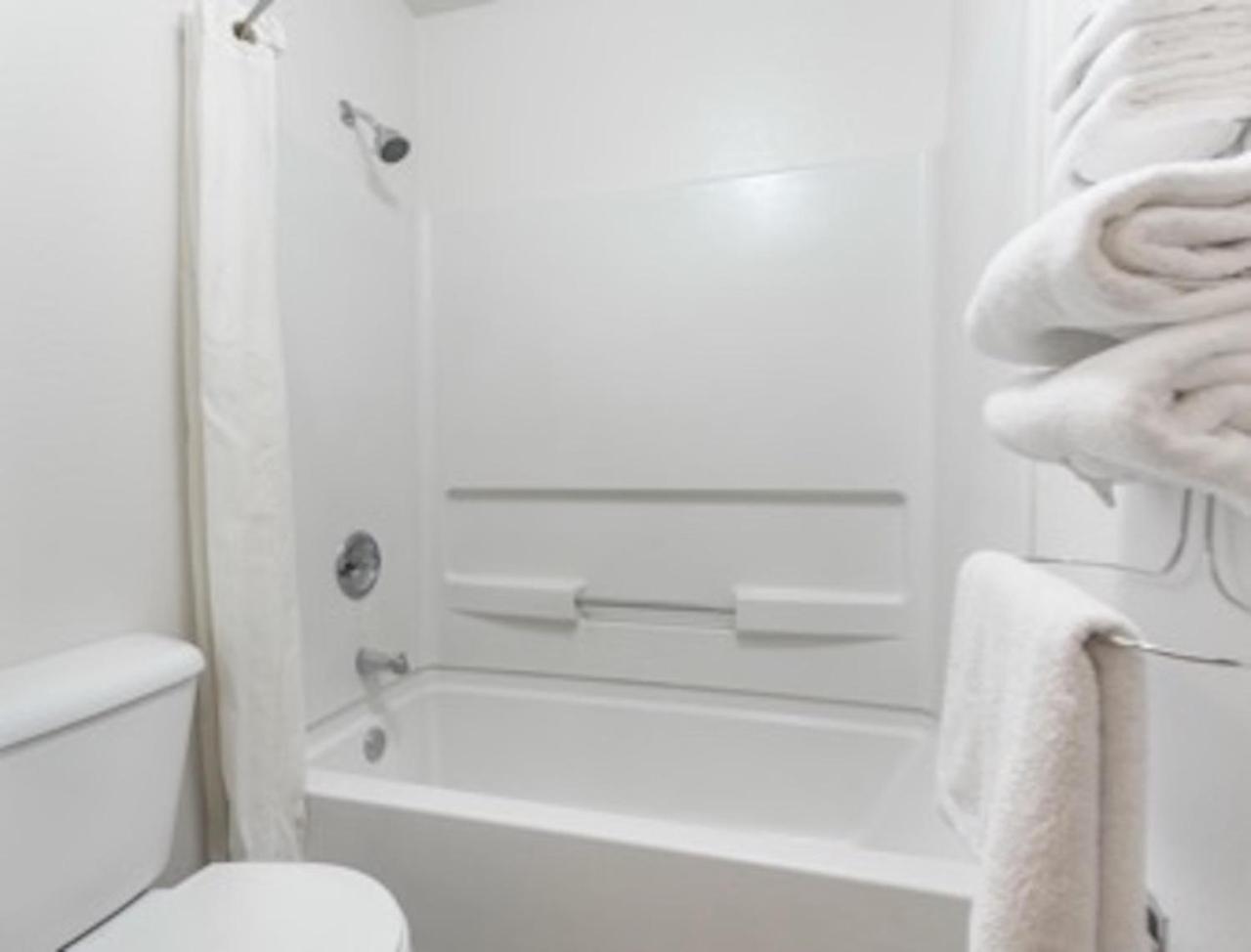 Deluxe Double Room with Two Double Beds - Non-Smoking - Photo 7