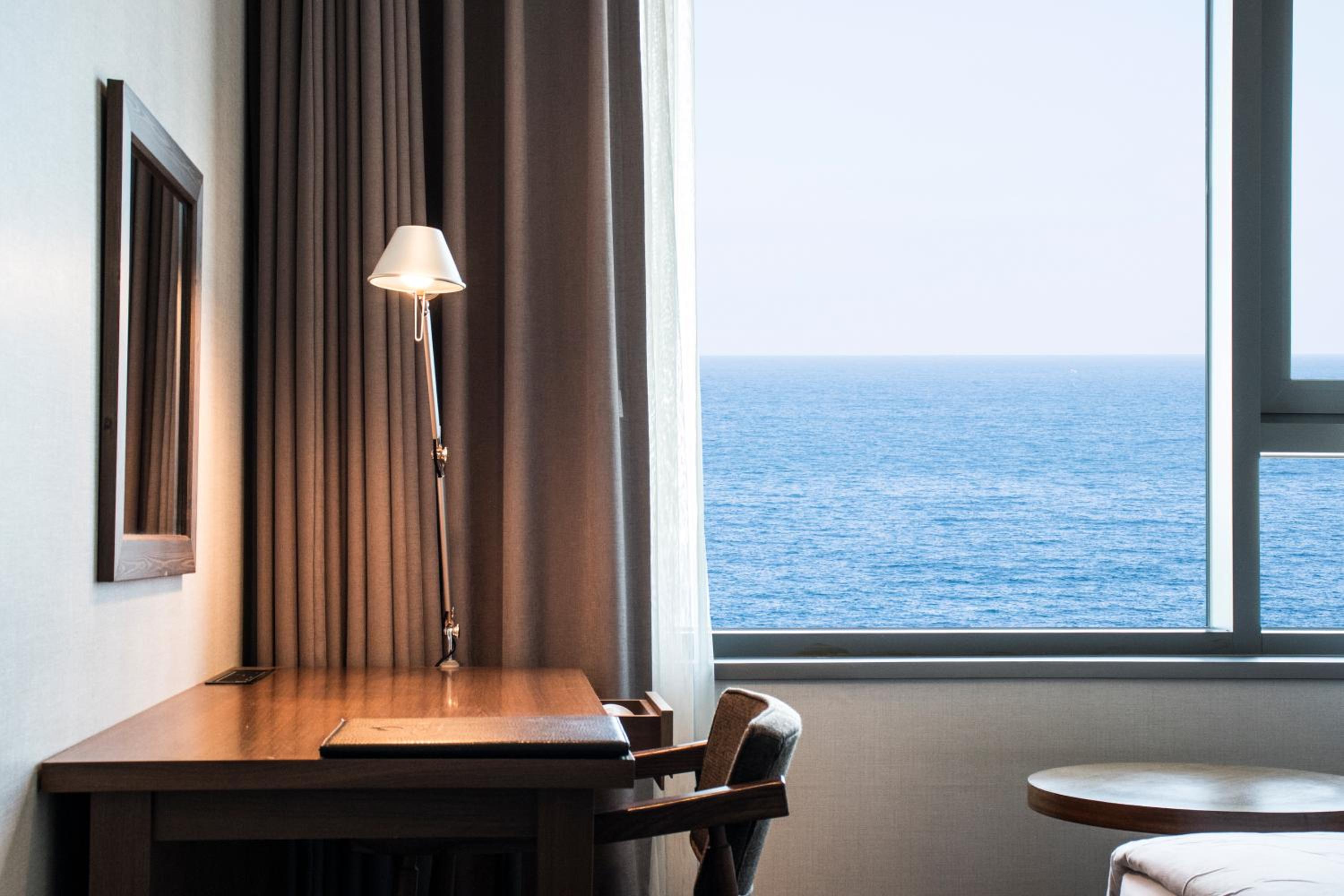 Deluxe Twin Room with Sea View photo 2