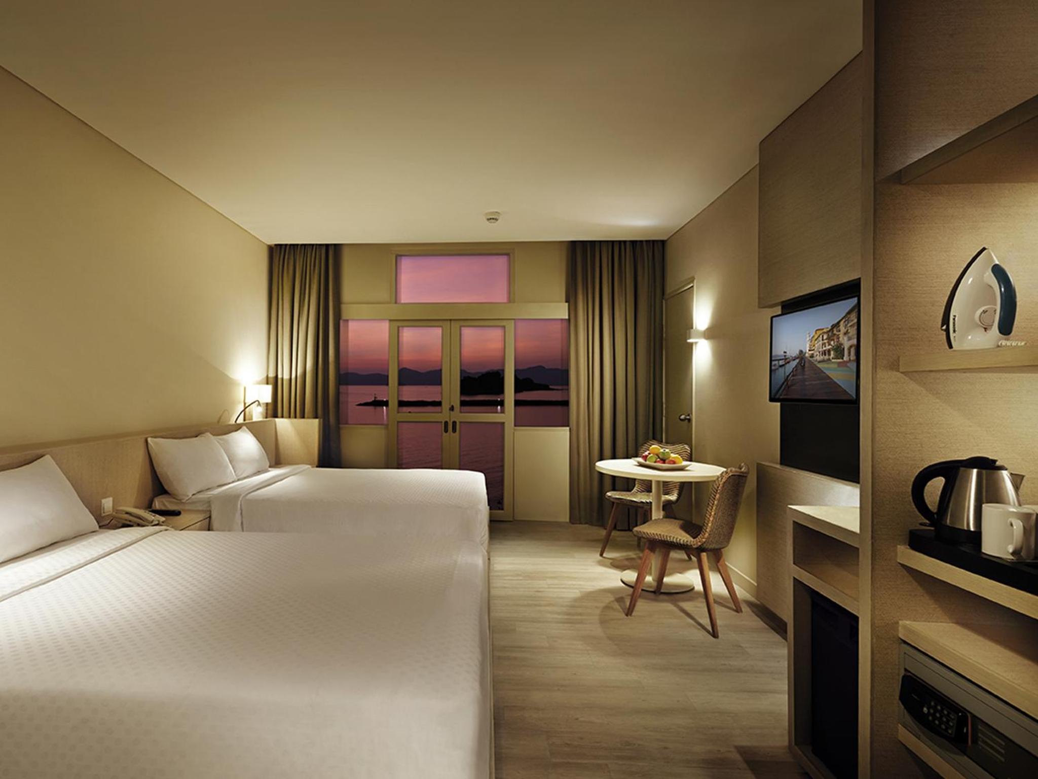 Premier Sea View - Photo 1