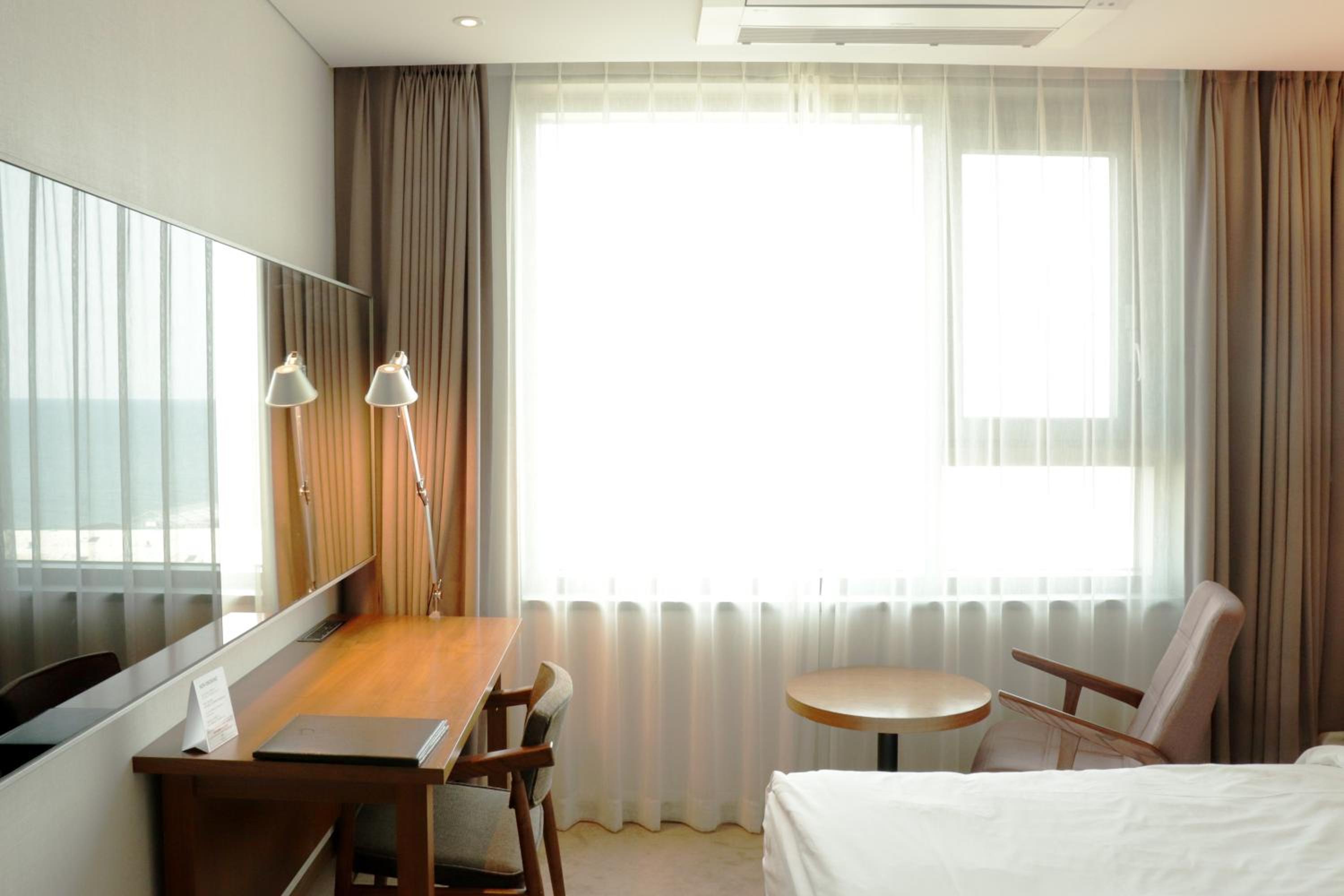 [Grabel Food Festa] Deluxe Twin Room With City View + Jeju Local Dinner Course For 2