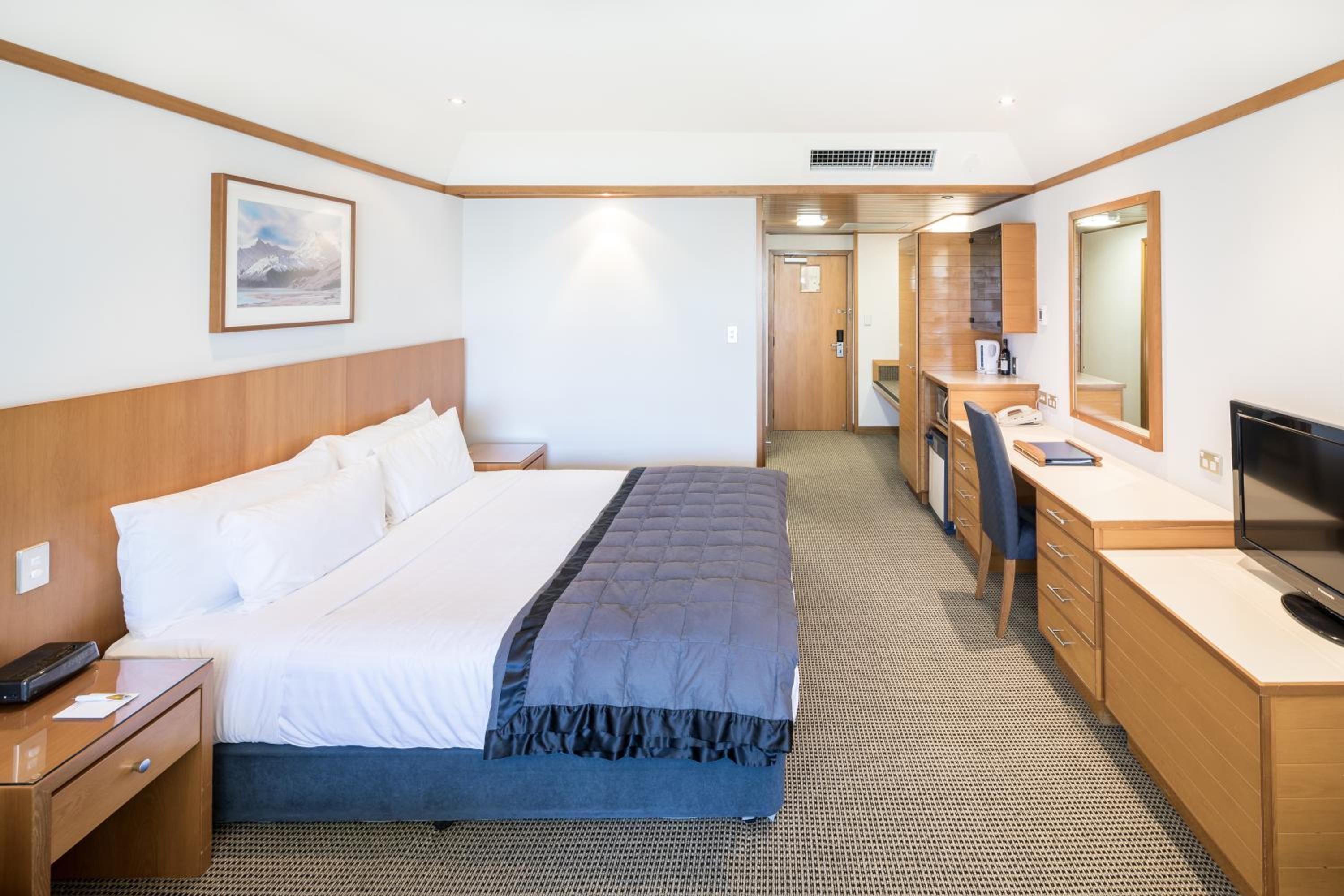Premium King Room with Garden View - Photo 6