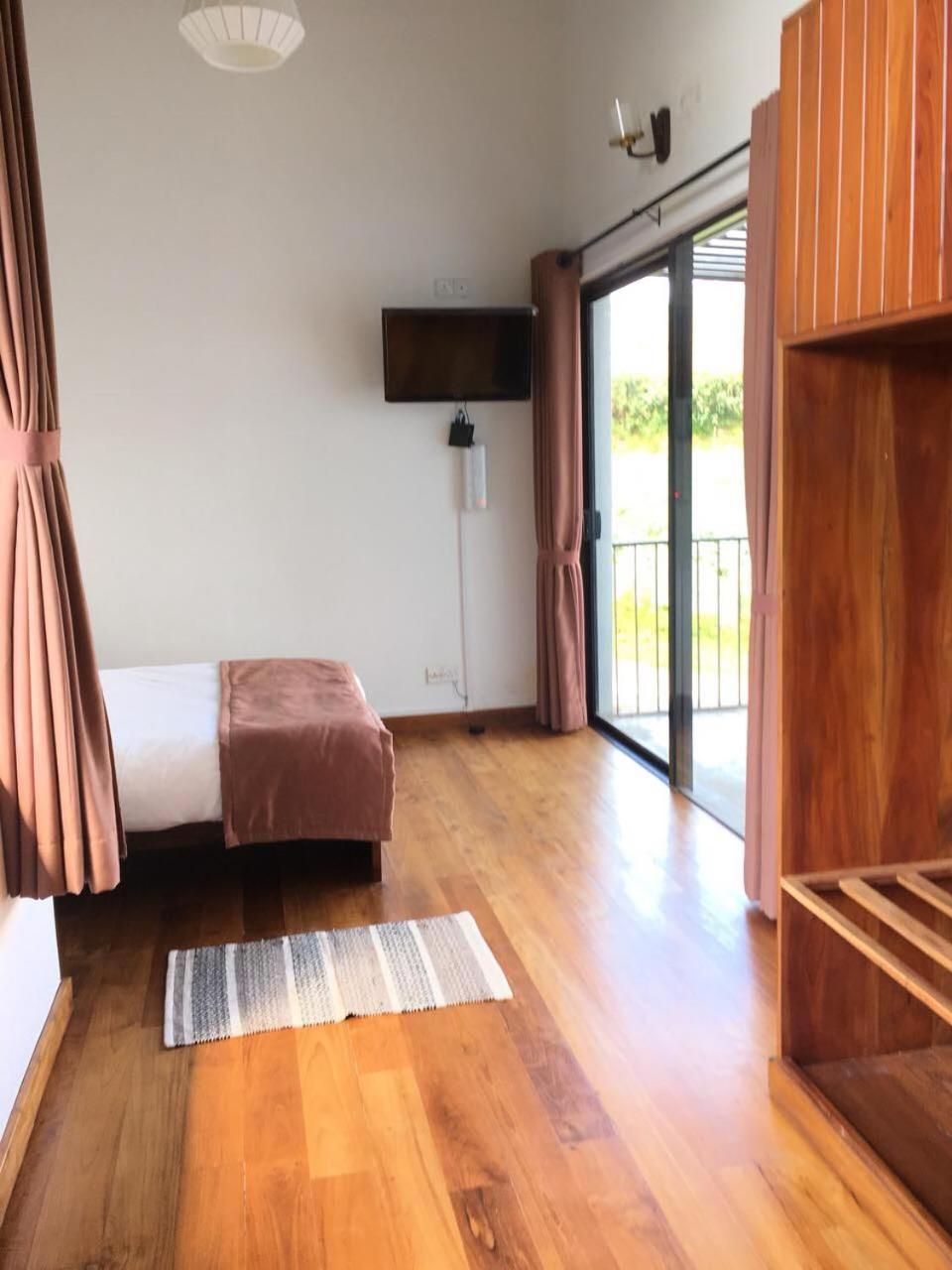 Queen Room with Balcony
