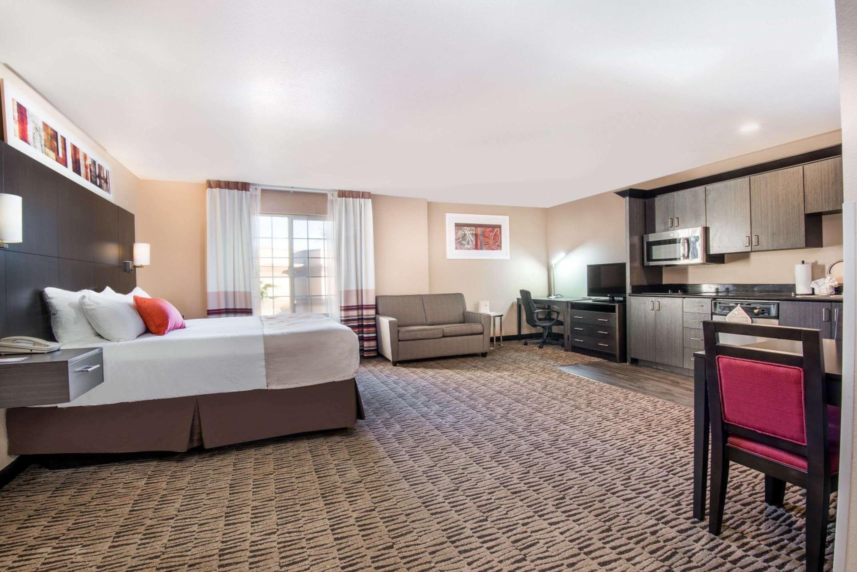 Executive King Room - Non-Smoking - Photo 1
