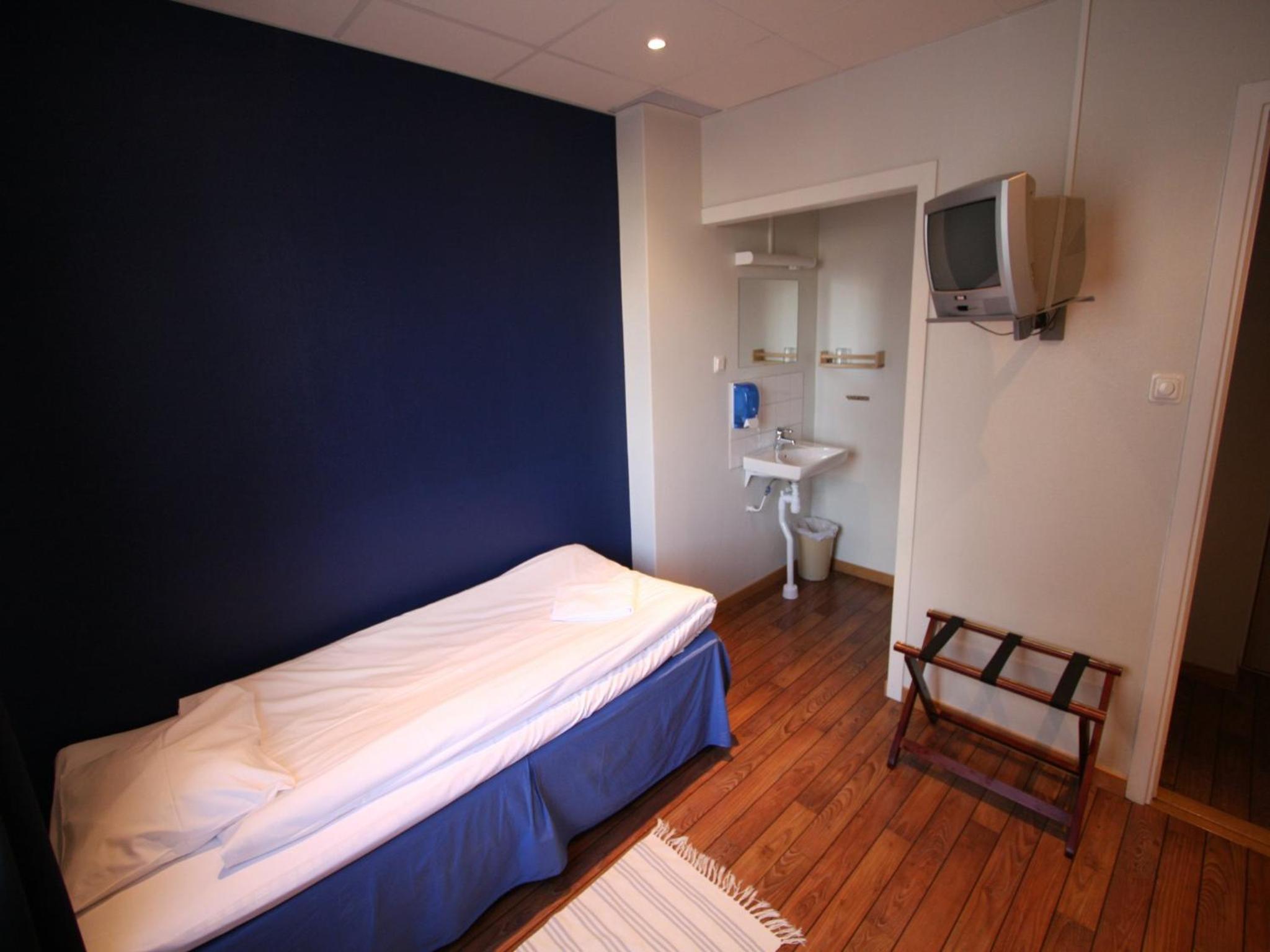 Single Room with Shared Bathroom photo 1