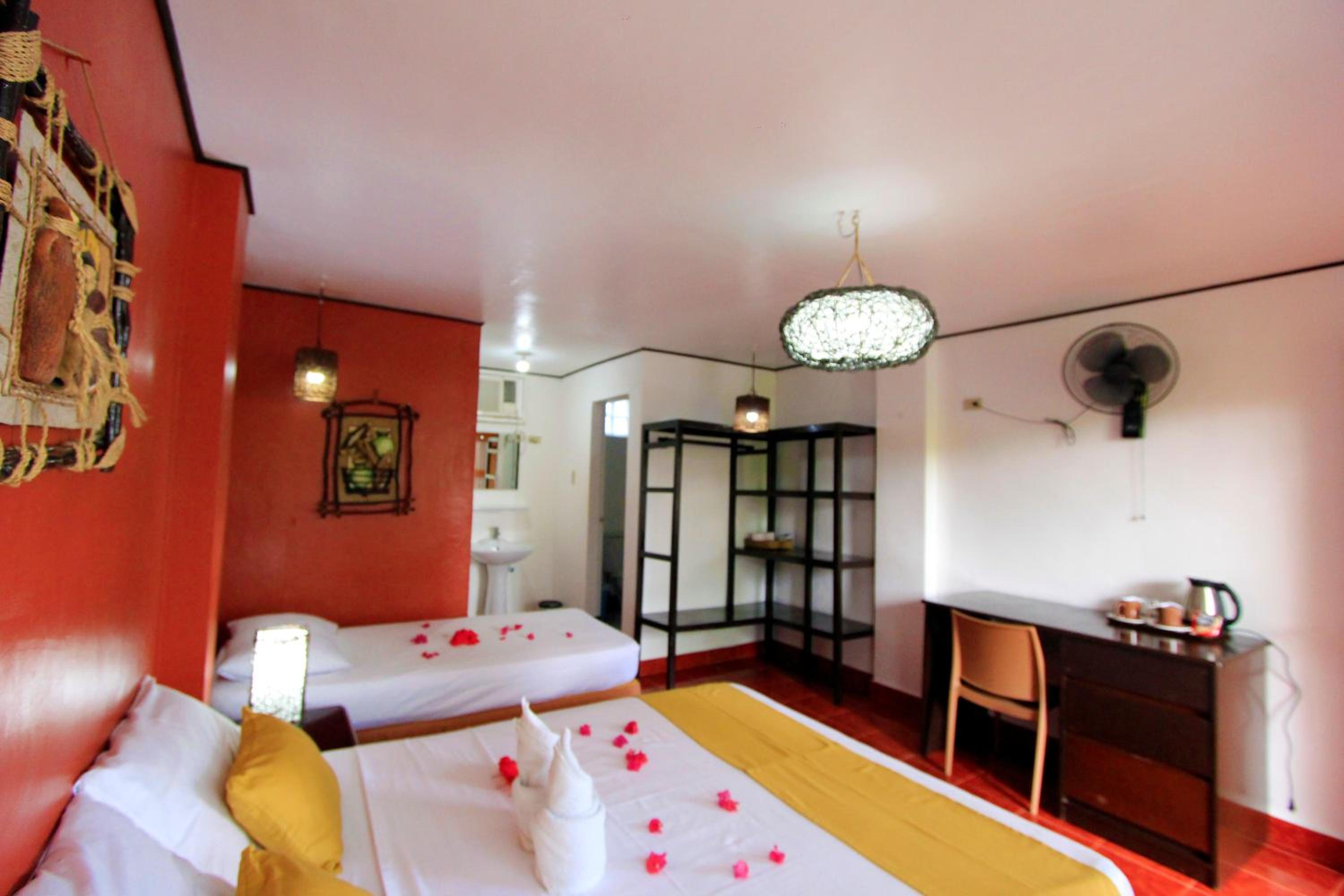Standard Air-conditioned Room with Free Round Trip Boat Transfers from Lualhati Park photo 2