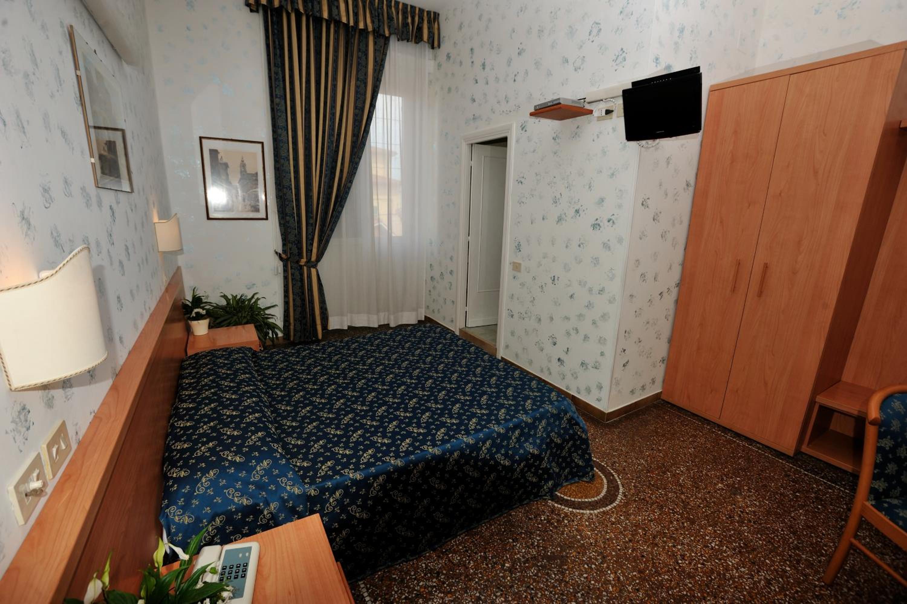 Standard Triple Room - Photo 4