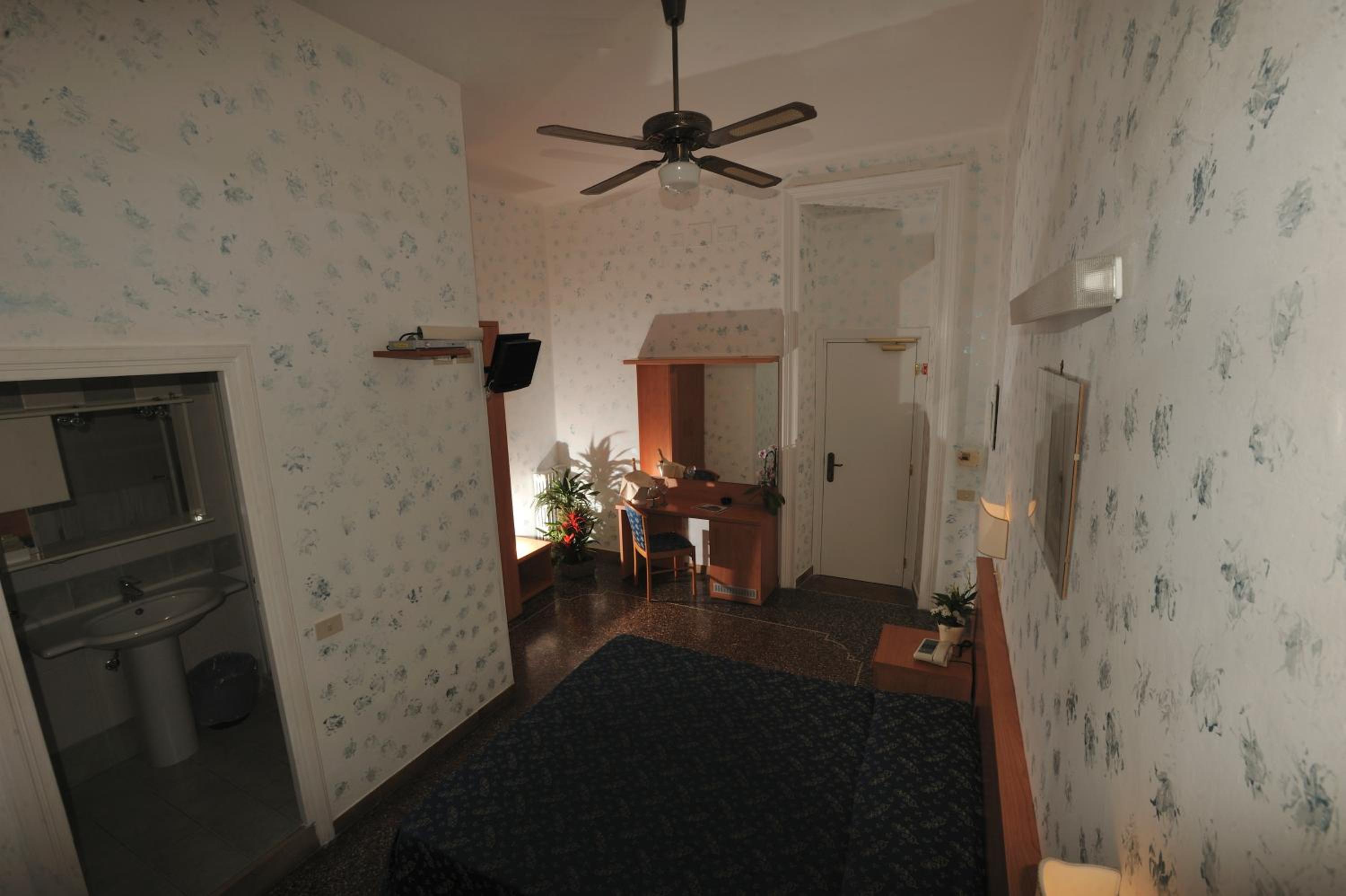 Standard Triple Room - Photo 3