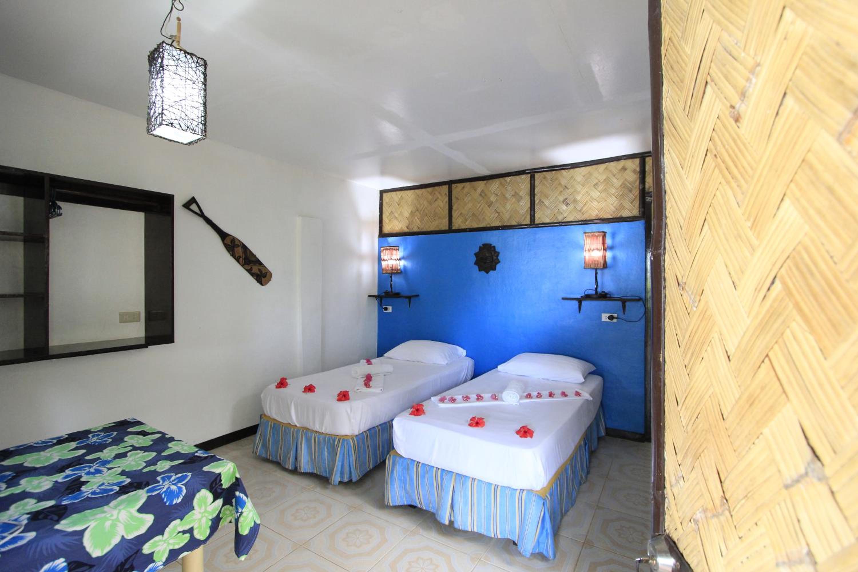 Native Island Cottage - Fan Room with Free Round Trip Boat Transfers from Lualhati Park - Photo 21