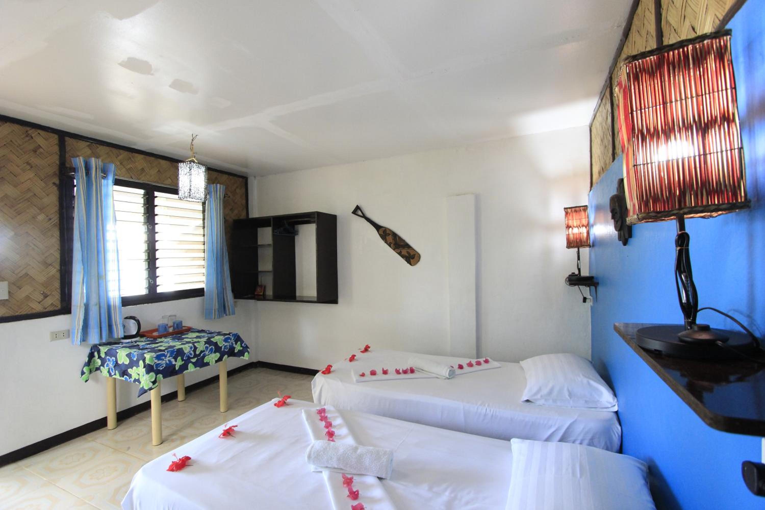 Native Island Cottage - Fan Room with Free Round Trip Boat Transfers from Lualhati Park - Photo 22