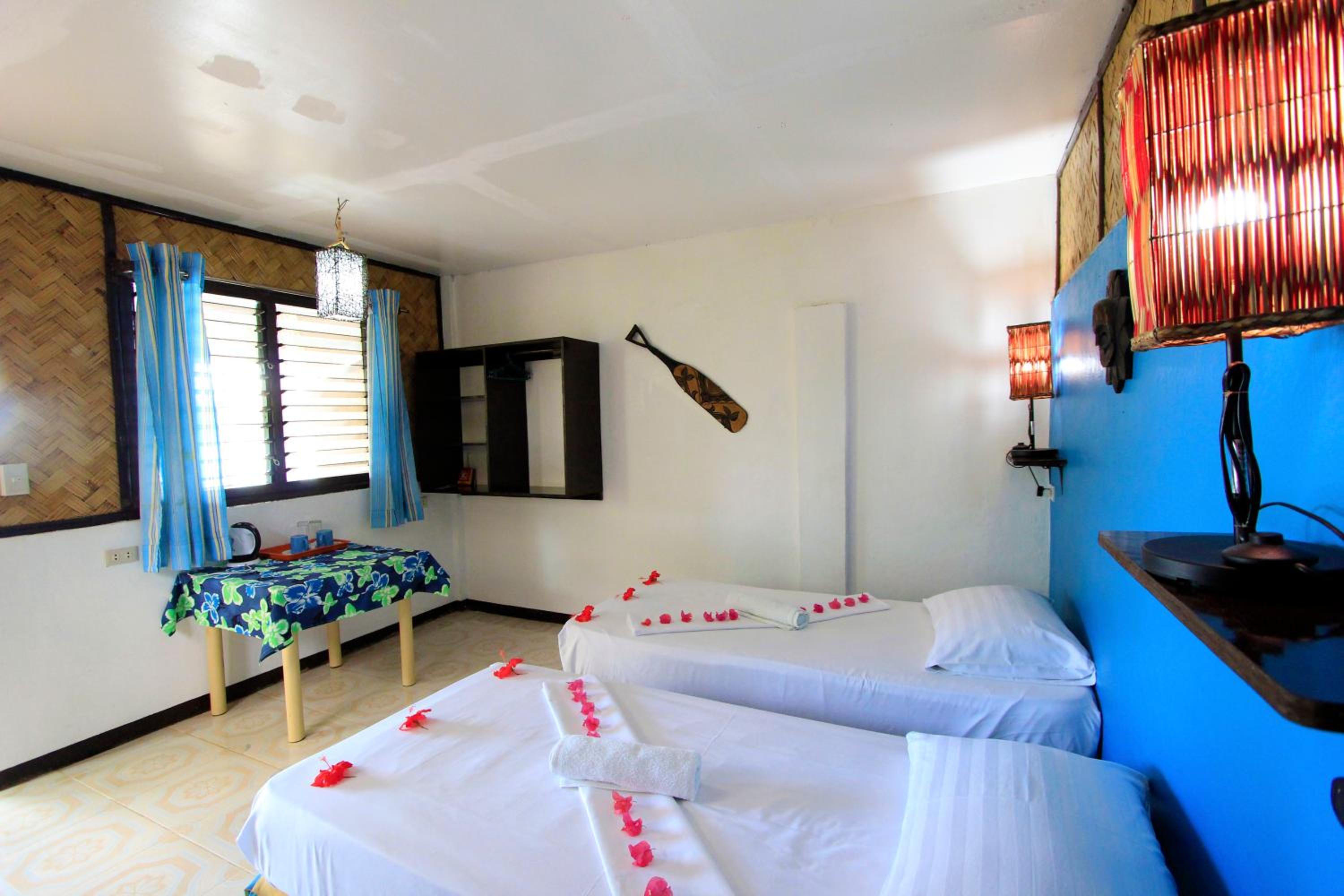 Native Island Cottage - Fan Room with Free Round Trip Boat Transfers from Lualhati Park - Photo 23