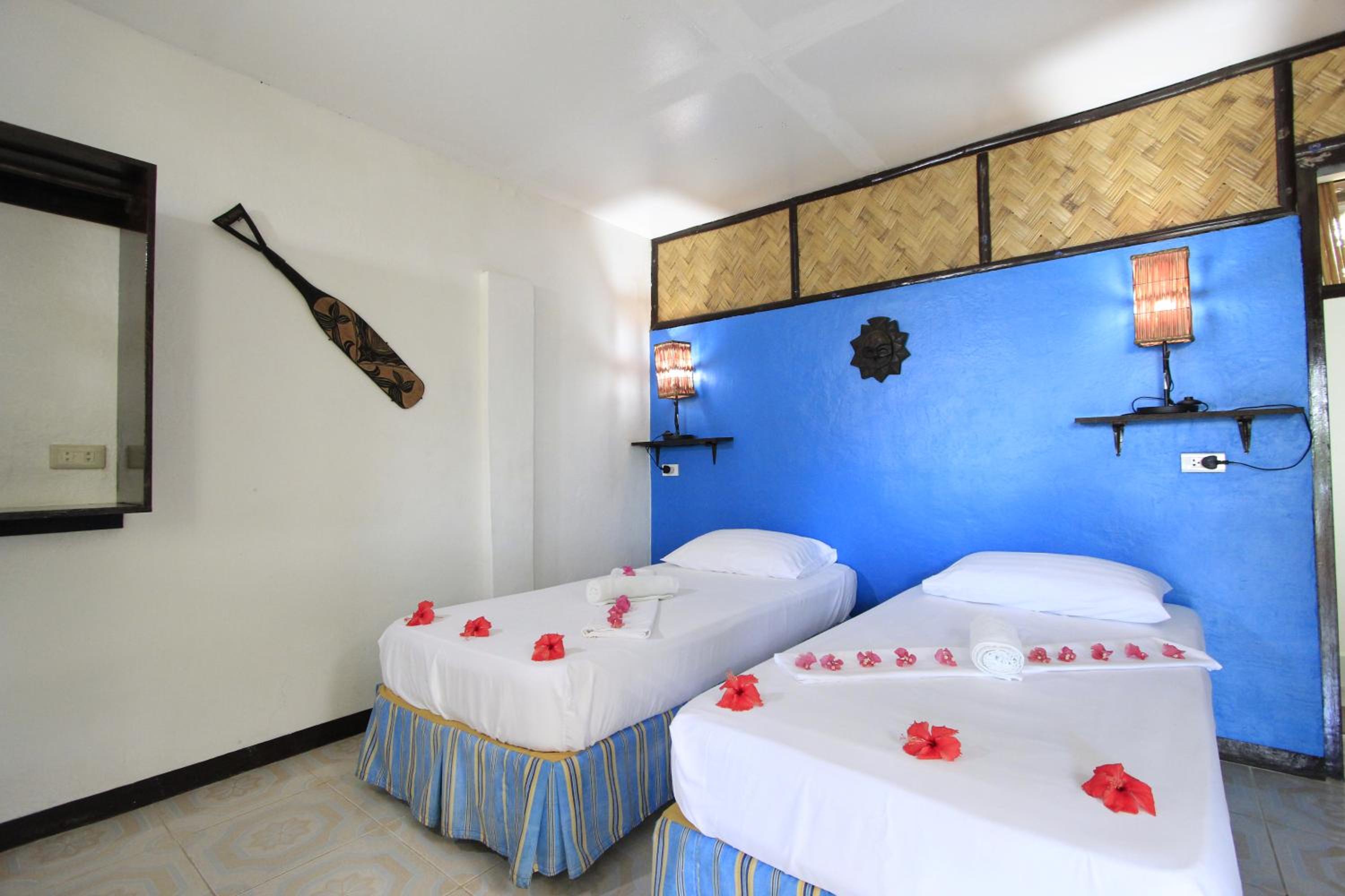 Native Island Cottage - Fan Room with Free Round Trip Boat Transfers from Lualhati Park - Photo 10