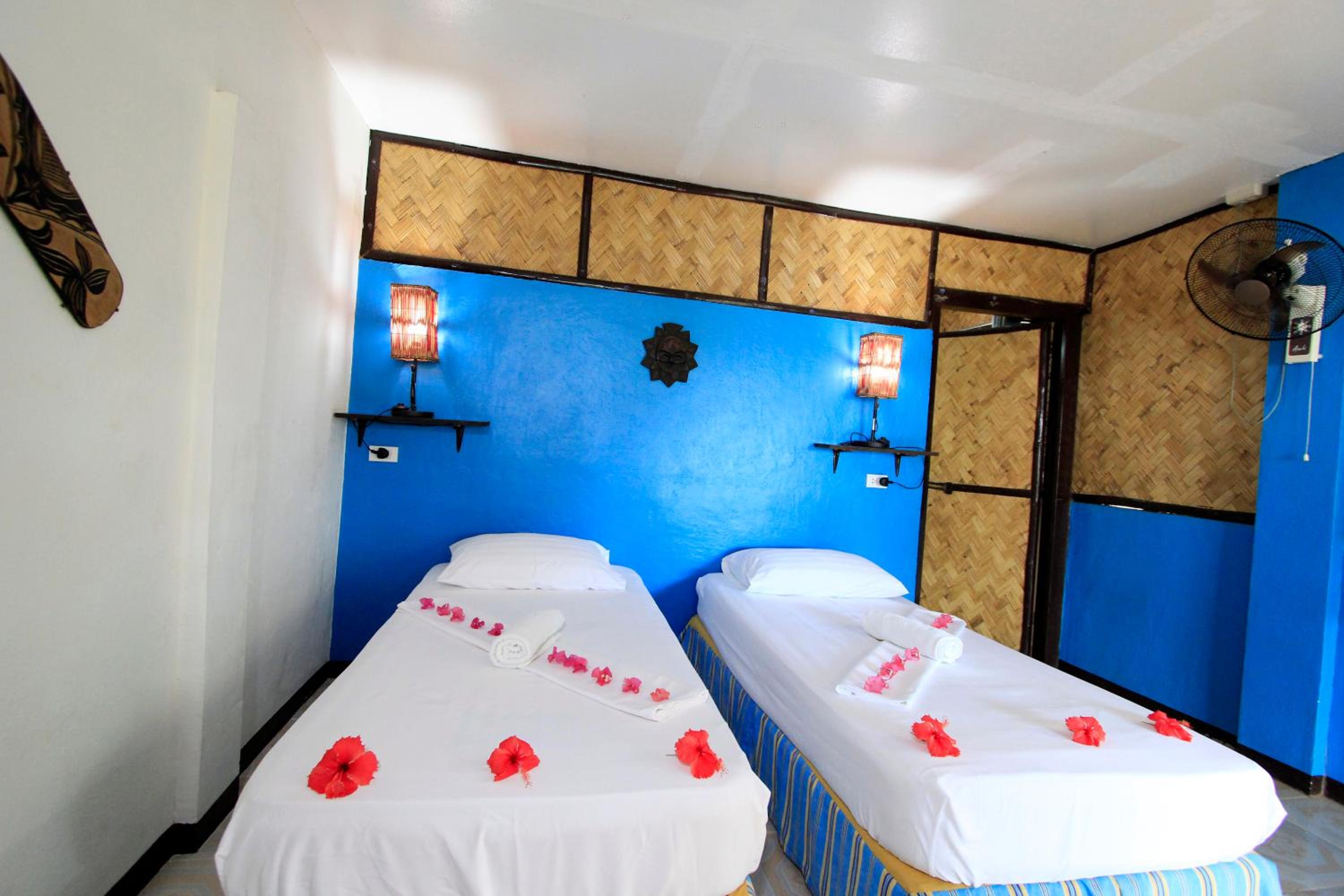 Native Island Cottage - Fan Room with Free Round Trip Boat Transfers from Lualhati Park - Photo 7