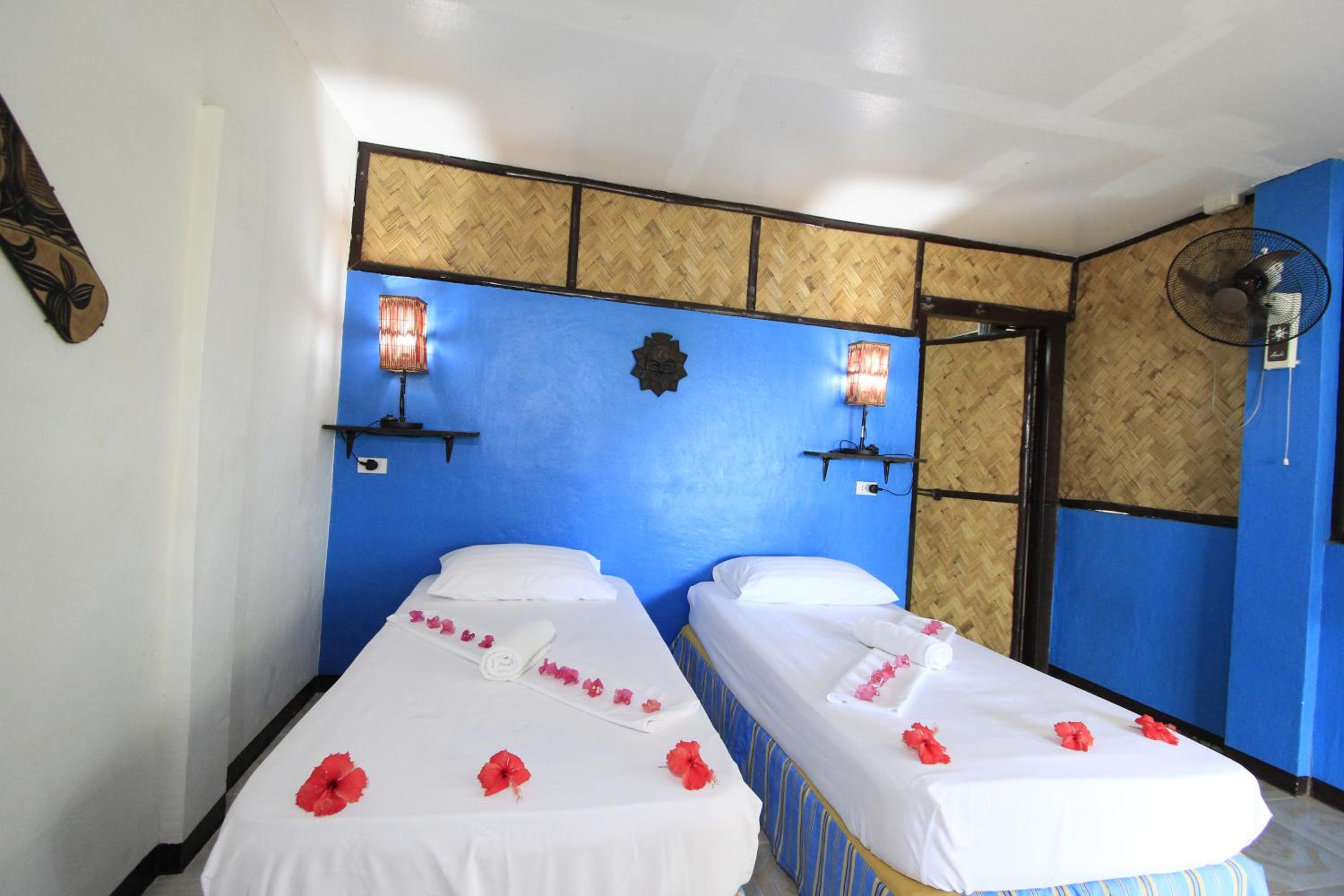 Native Island Cottage - Fan Room with Free Round Trip Boat Transfers from Lualhati Park - Photo 6