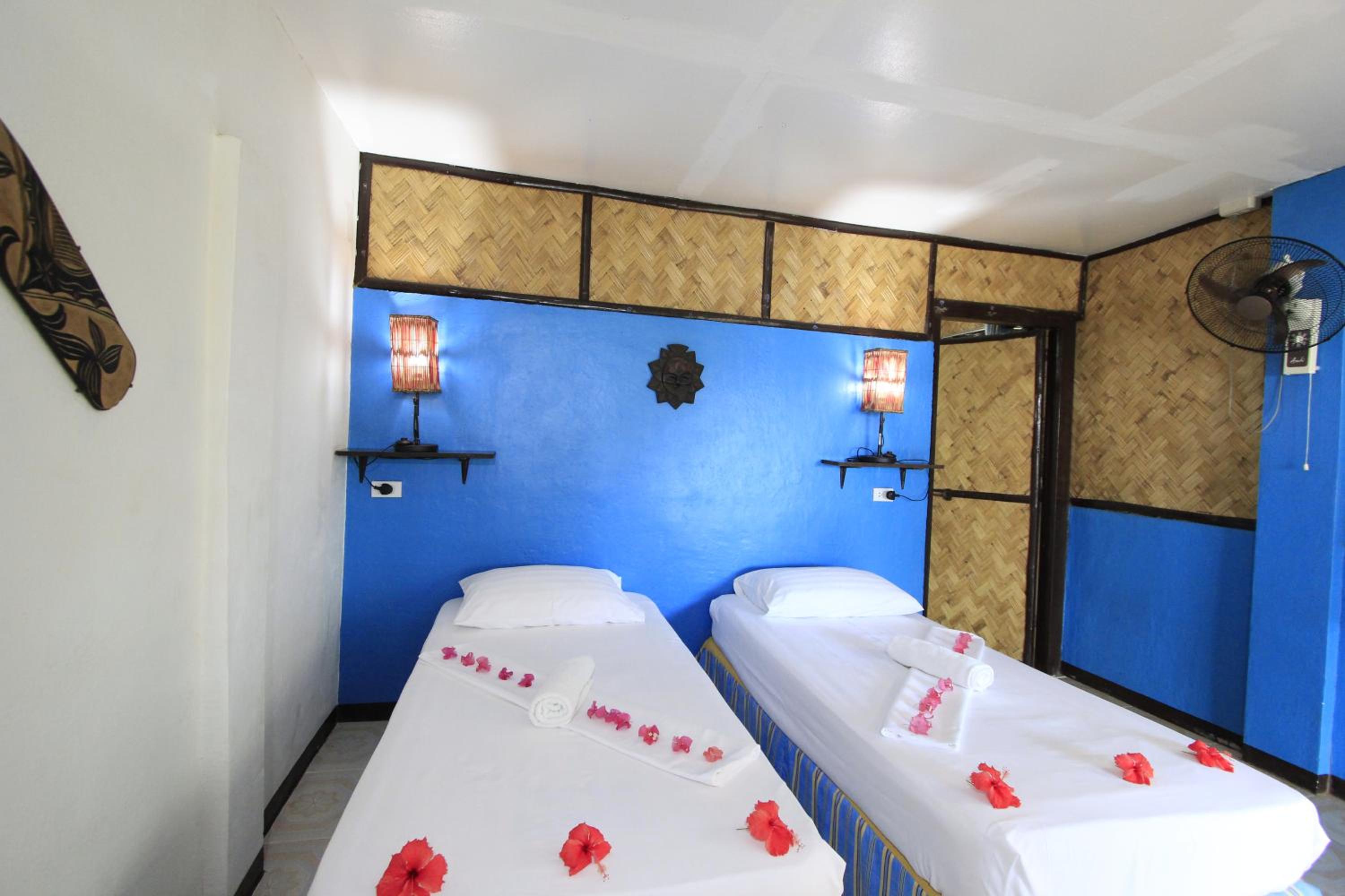 Native Island Cottage - Fan Room with Free Round Trip Boat Transfers from Lualhati Park - Photo 5