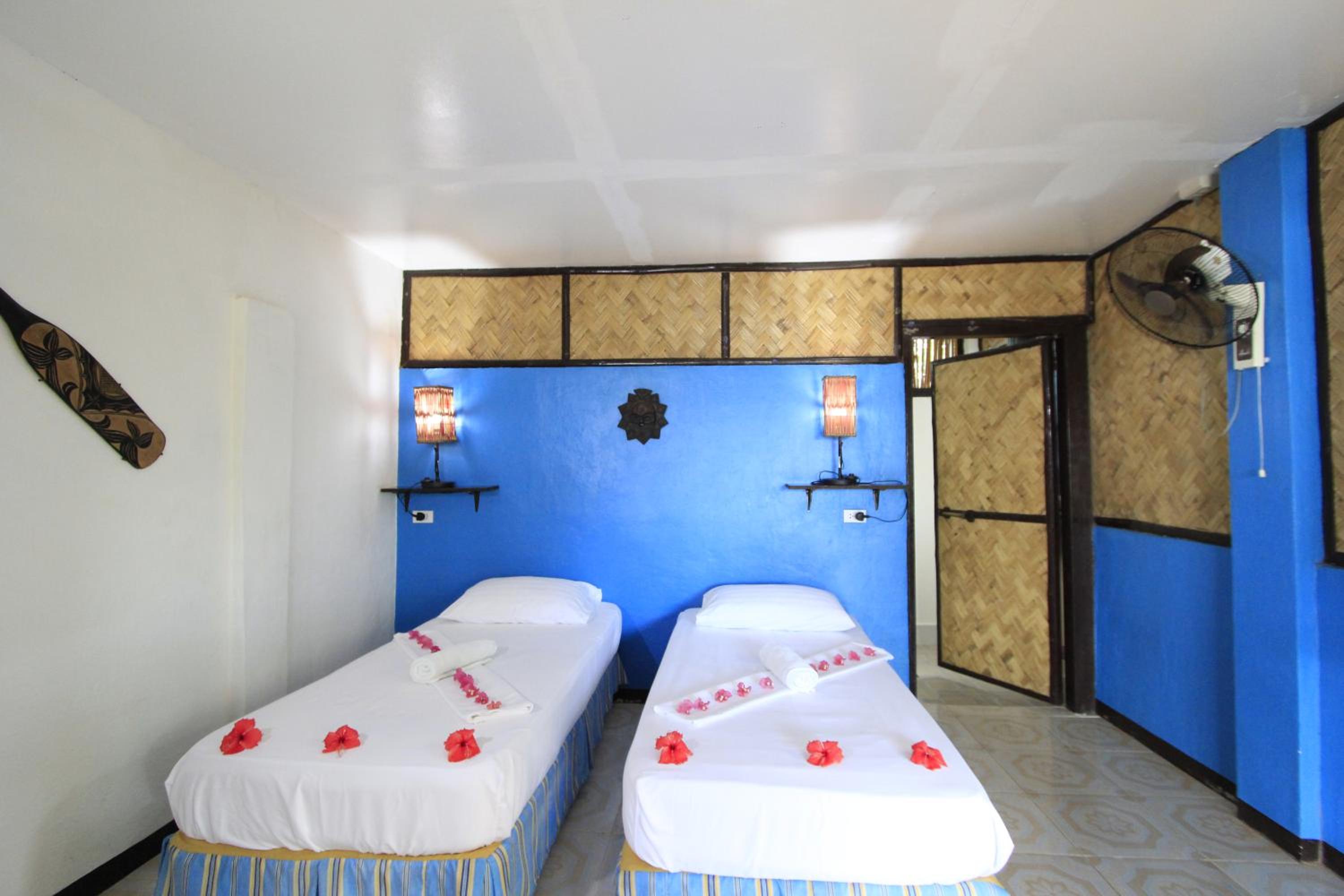 Native Island Cottage - Fan Room with Free Round Trip Boat Transfers from Lualhati Park - Photo 4