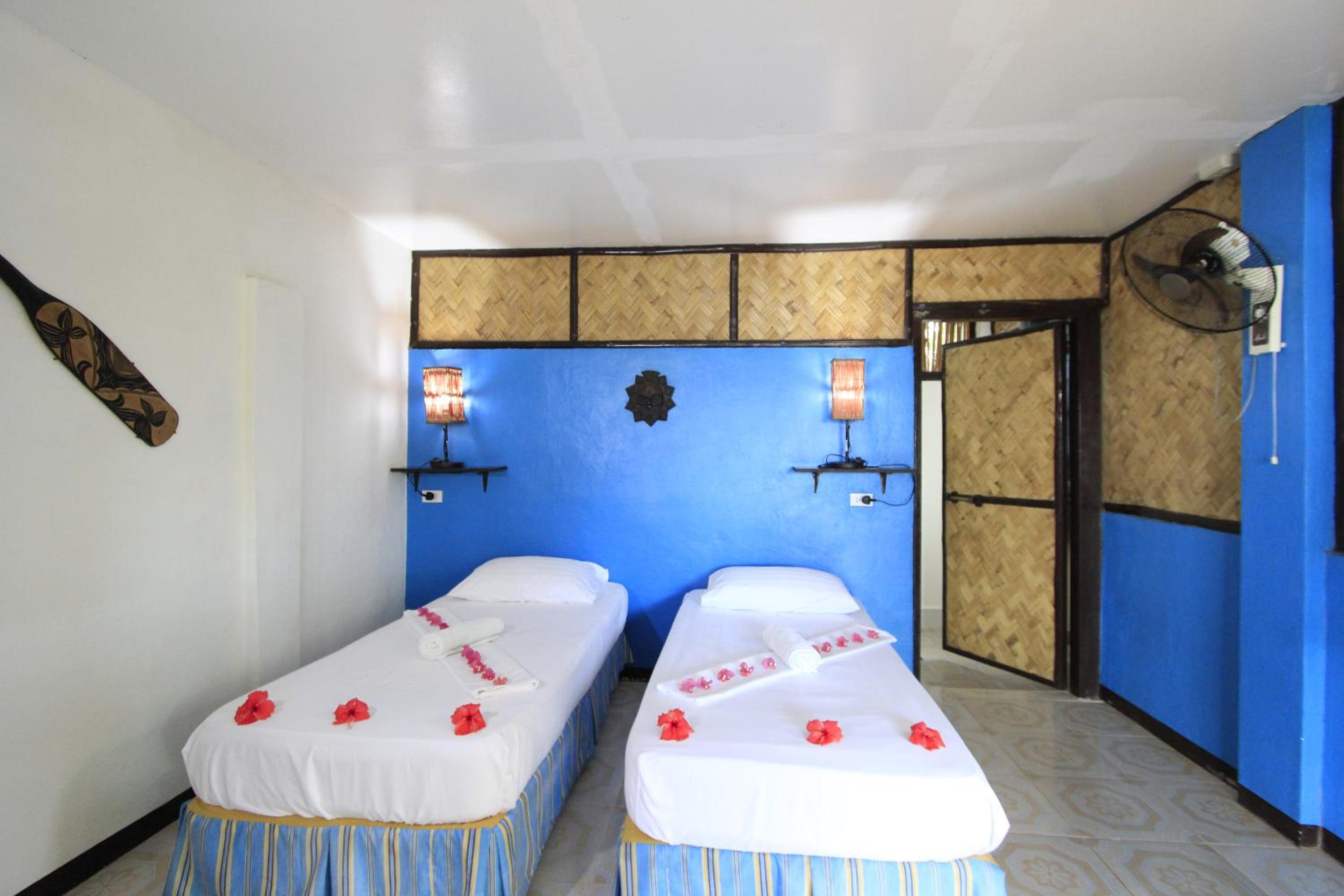 Native Island Cottage - Fan Room with Free Round Trip Boat Transfers from Lualhati Park - Photo 2