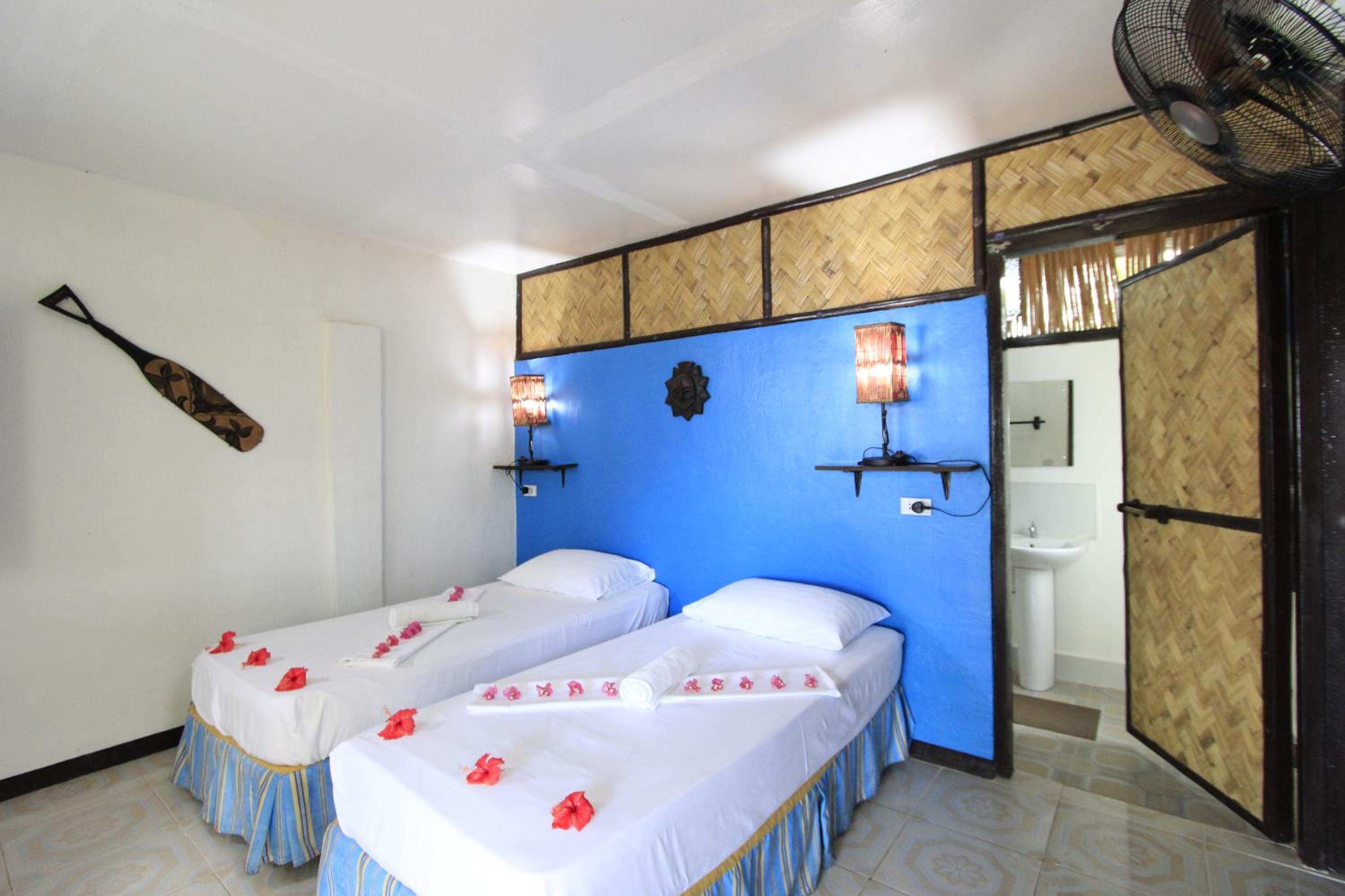 Native Island Cottage - Fan Room with Free Round Trip Boat Transfers from Lualhati Park - Photo 35